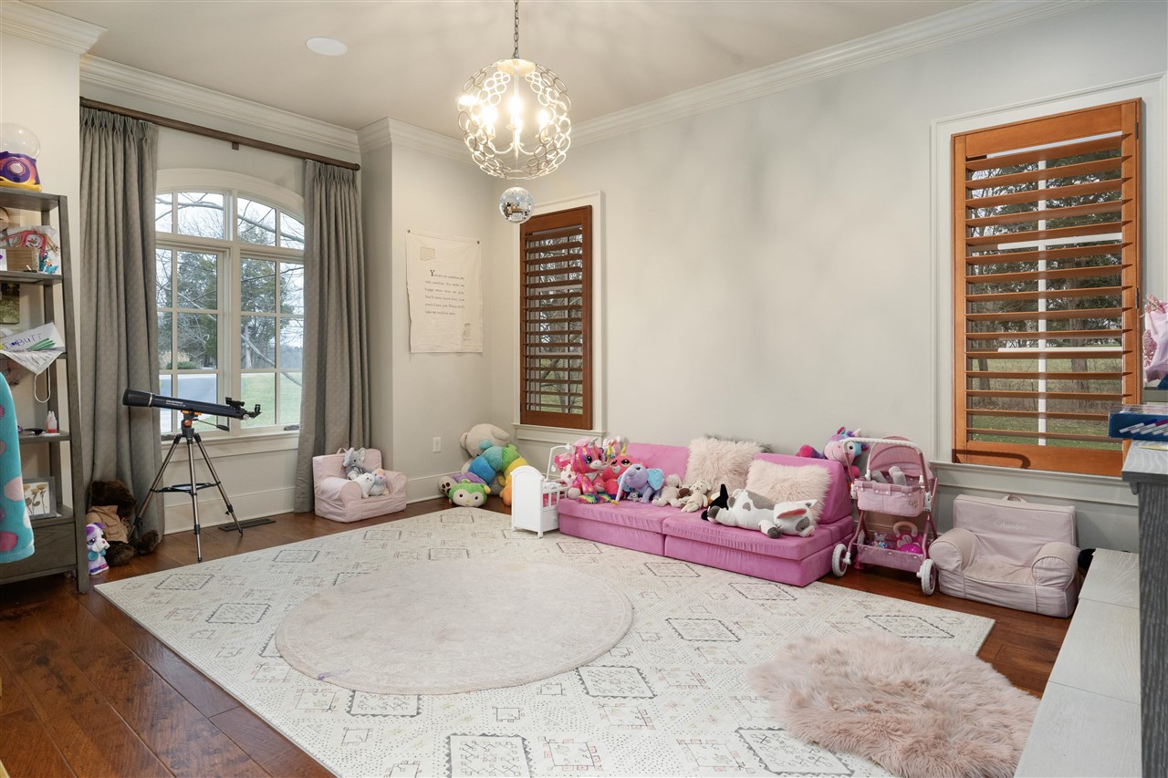 Bowling Green, Kentucky, 42103, United States, 5 Bedrooms Bedrooms, ,5 BathroomsBathrooms,Residential,For Sale,1986458