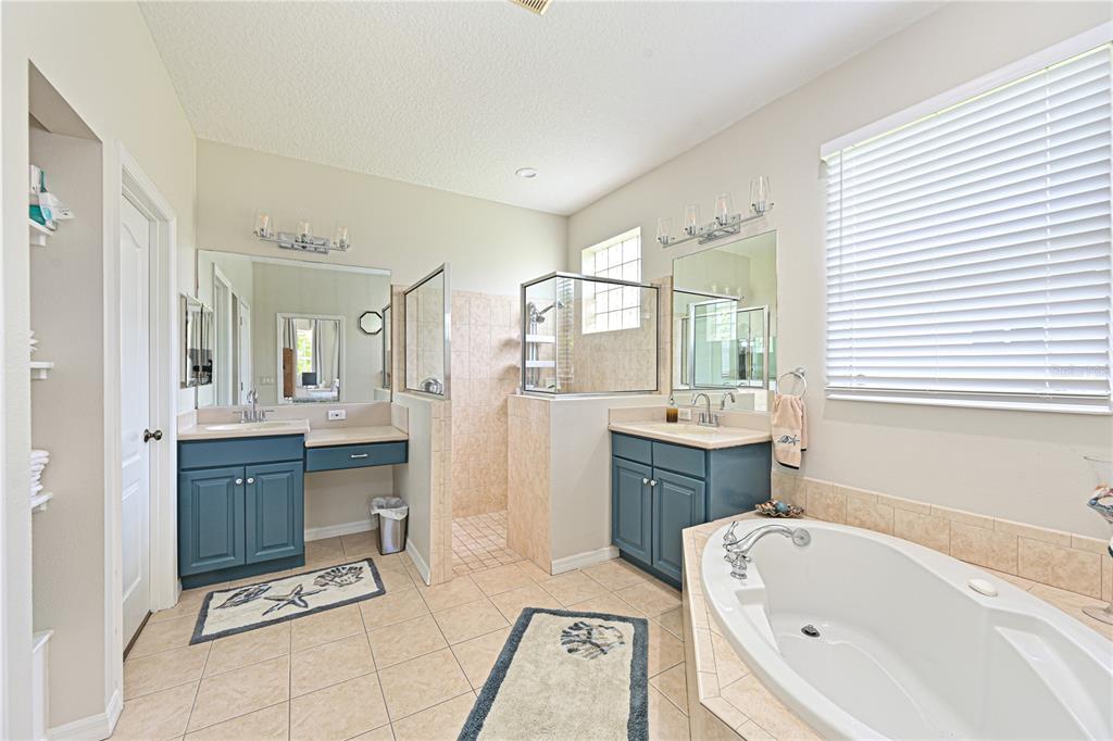 Bradenton, Florida, 34212, United States, 5 Bedrooms Bedrooms, ,3 BathroomsBathrooms,Residential,For Sale,1897819