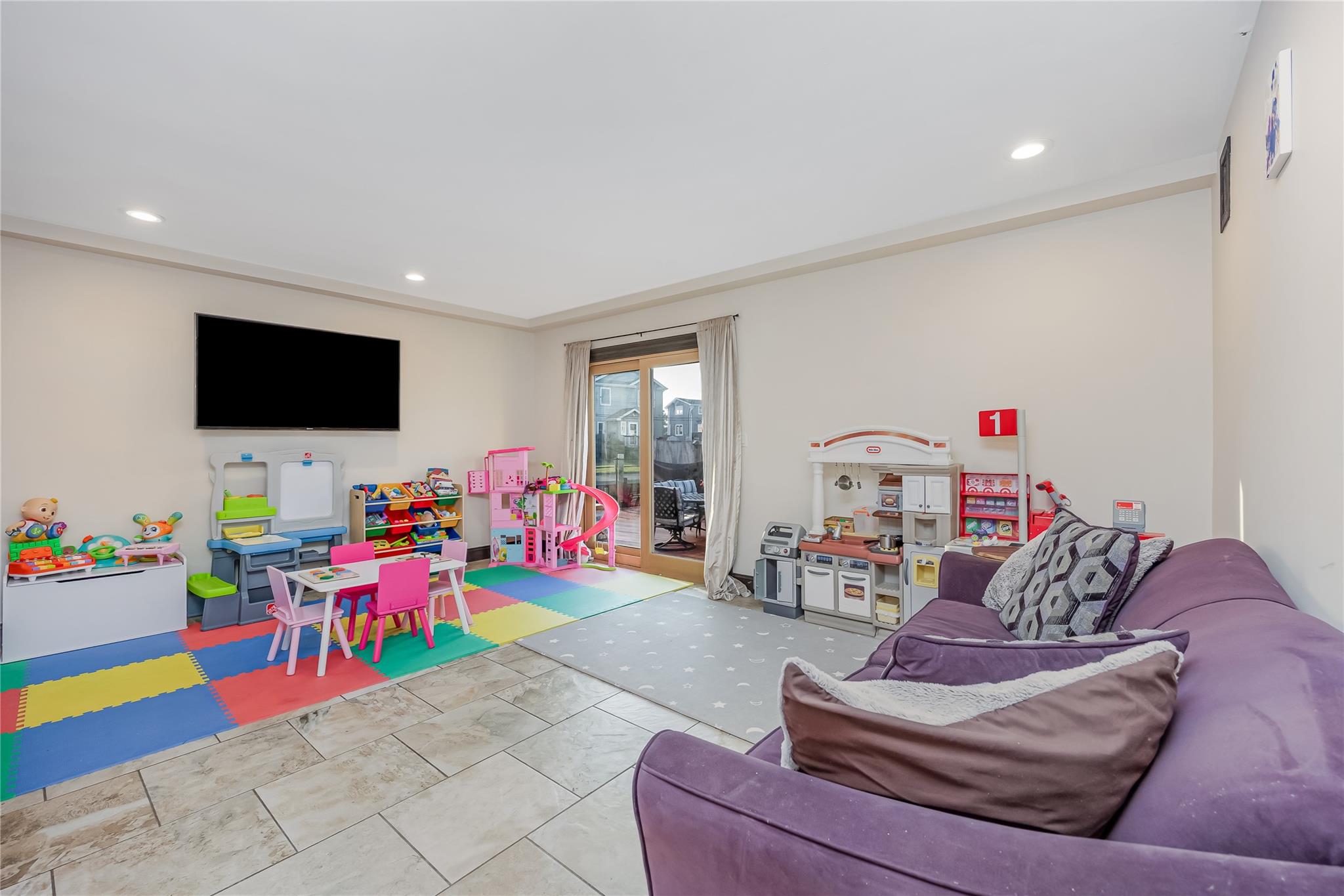 Lindenhurst, New York, 11757, United States, 3 Bedrooms Bedrooms, ,3 BathroomsBathrooms,Residential,For Sale,1915812