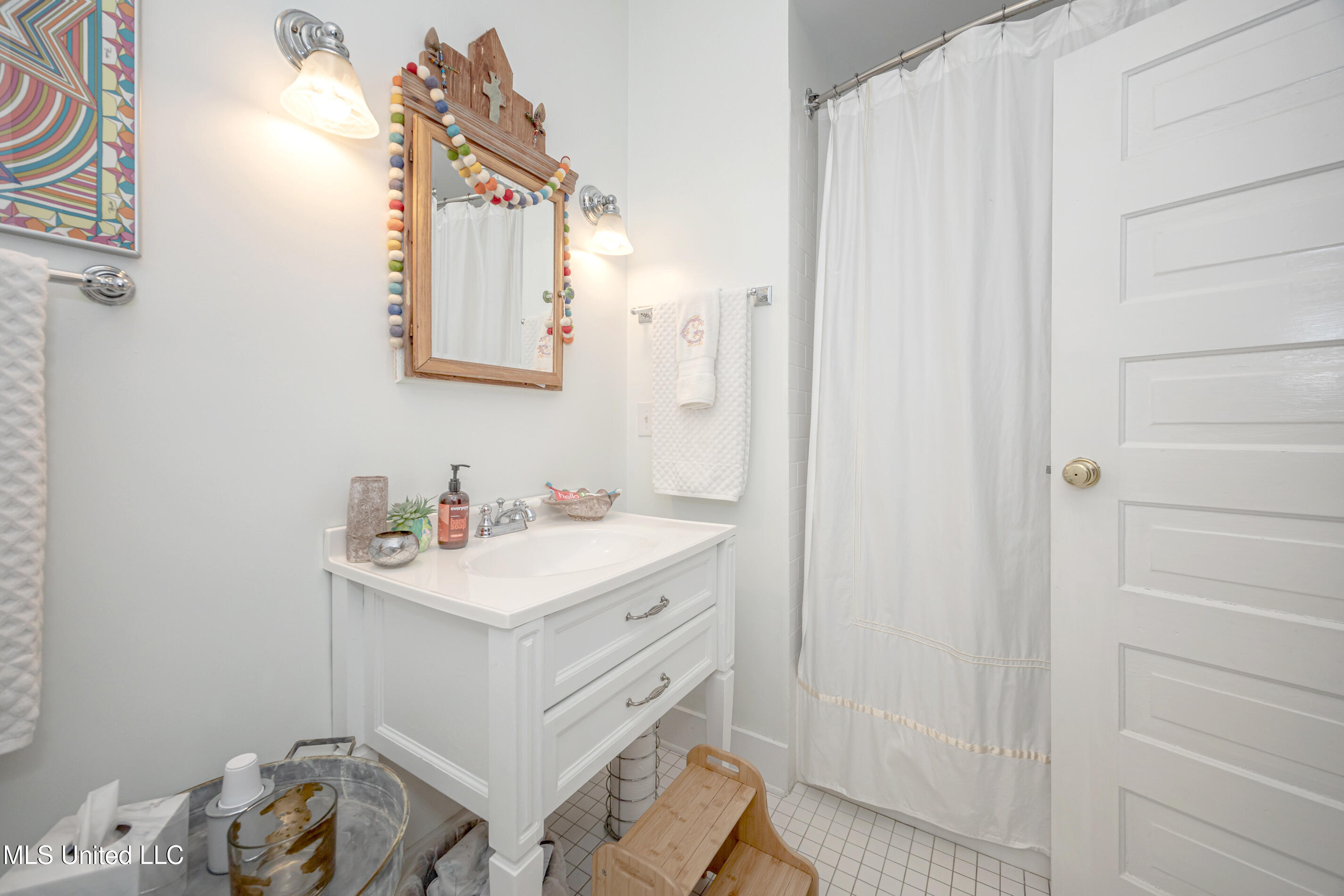 Ocean Springs, Mississippi, 39564, United States, 3 Bedrooms Bedrooms, ,2 BathroomsBathrooms,Residential,For Sale,1847227