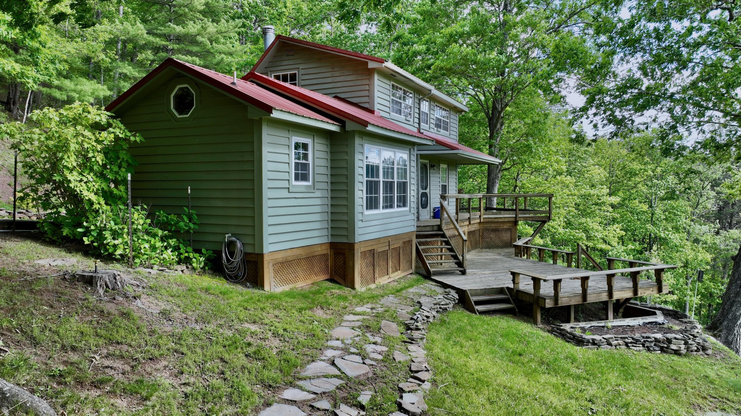 Hinton, West Virginia, 25951, United States, 3 Bedrooms Bedrooms, ,2 BathroomsBathrooms,Residential,For Sale,1847194