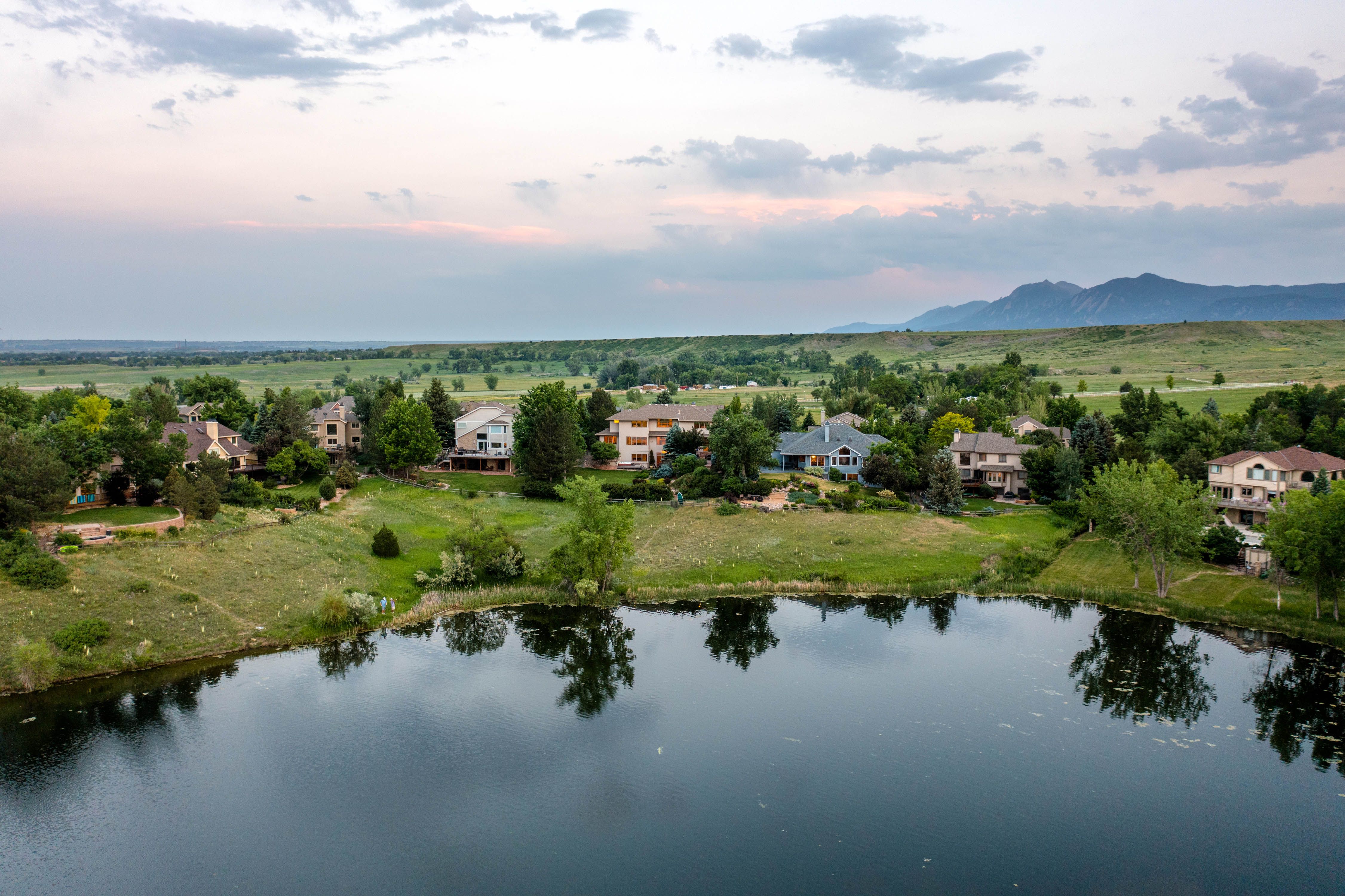  Timeless Waterfront Home With Beautiful Views - 物件實景