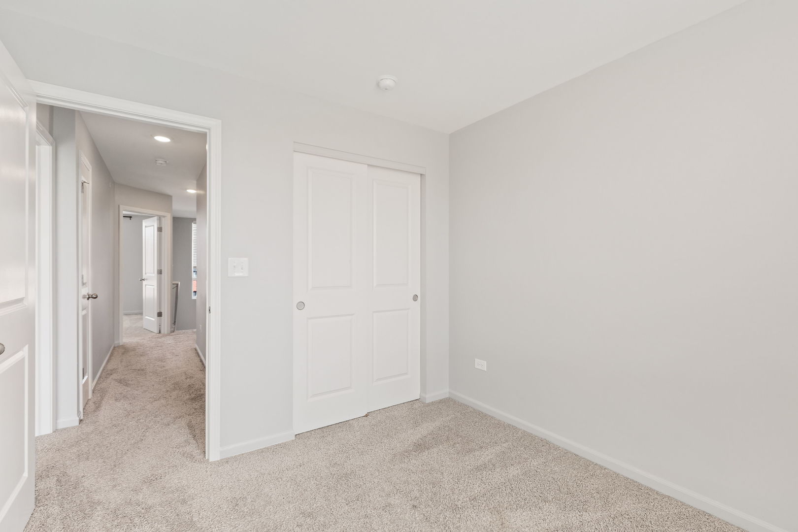 Schaumburg, Illinois, 60173, United States, 3 Bedrooms Bedrooms, ,3 BathroomsBathrooms,Residential,For Sale,1868457