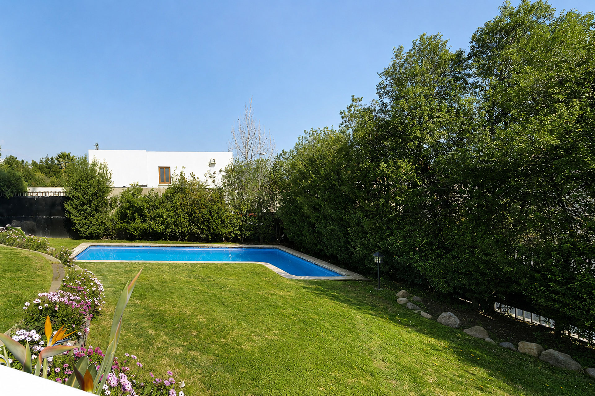  Modern home with generous living spaces,  in La Reina Alta - 物件實景