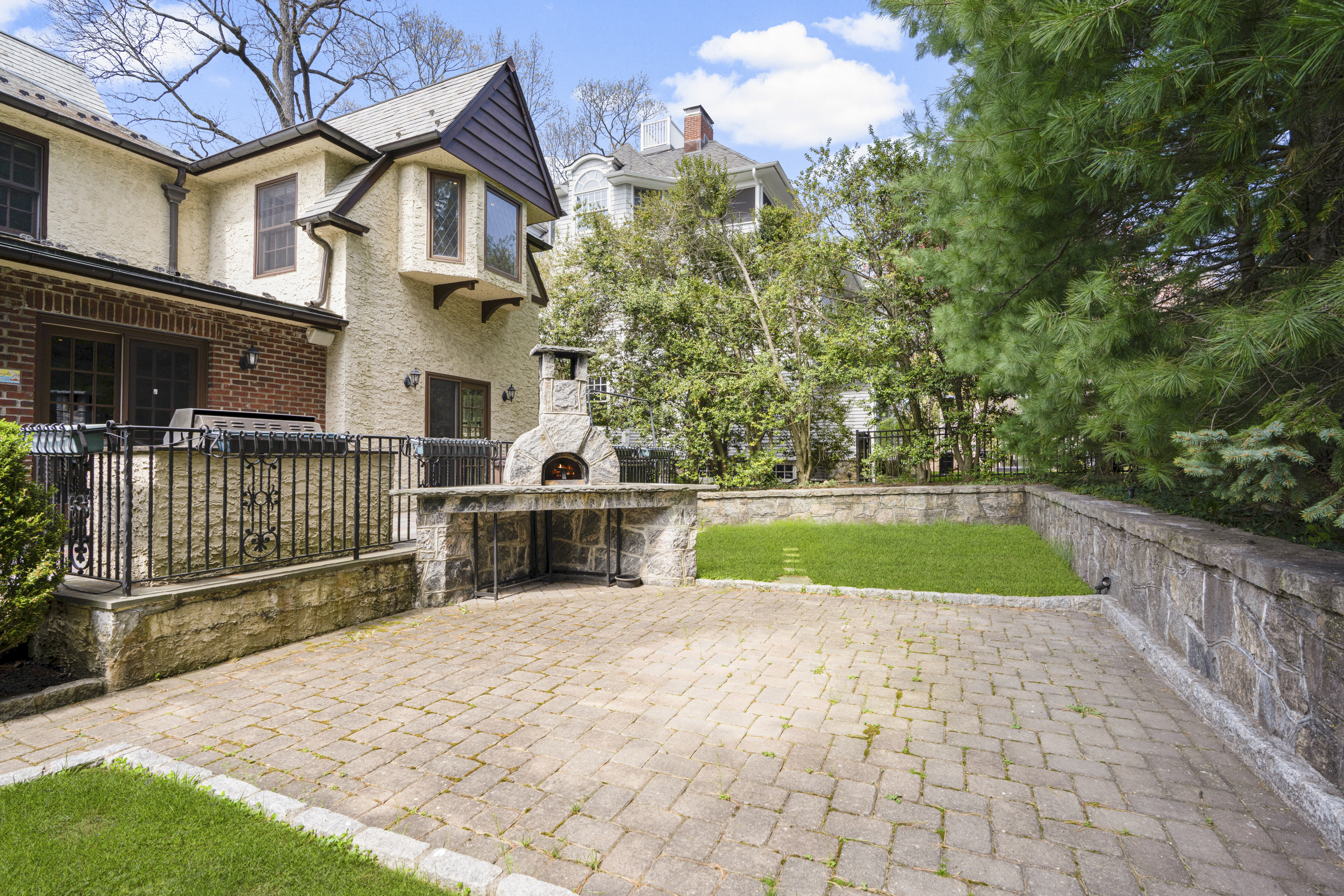  210 Cliff Avenue - 物件實景
