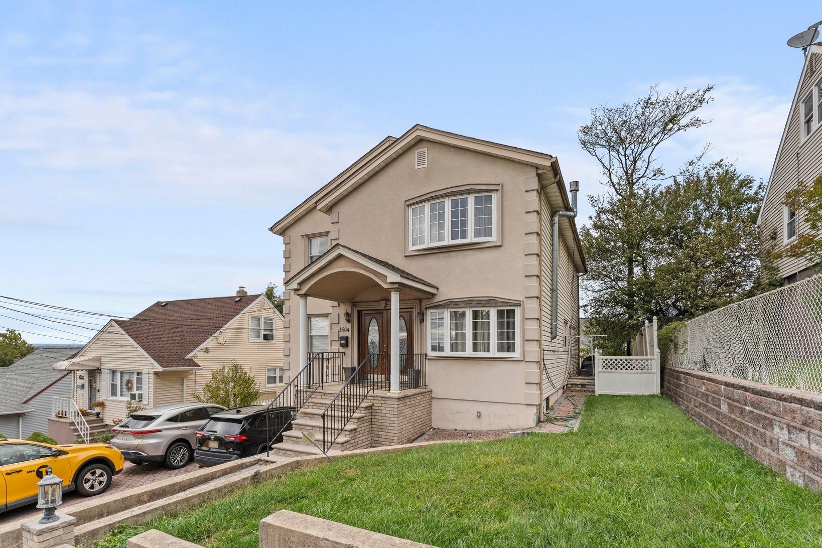 North Bergen, New Jersey, 07047, United States, 5 Bedrooms Bedrooms, ,5 BathroomsBathrooms,Residential,For Sale,2000699