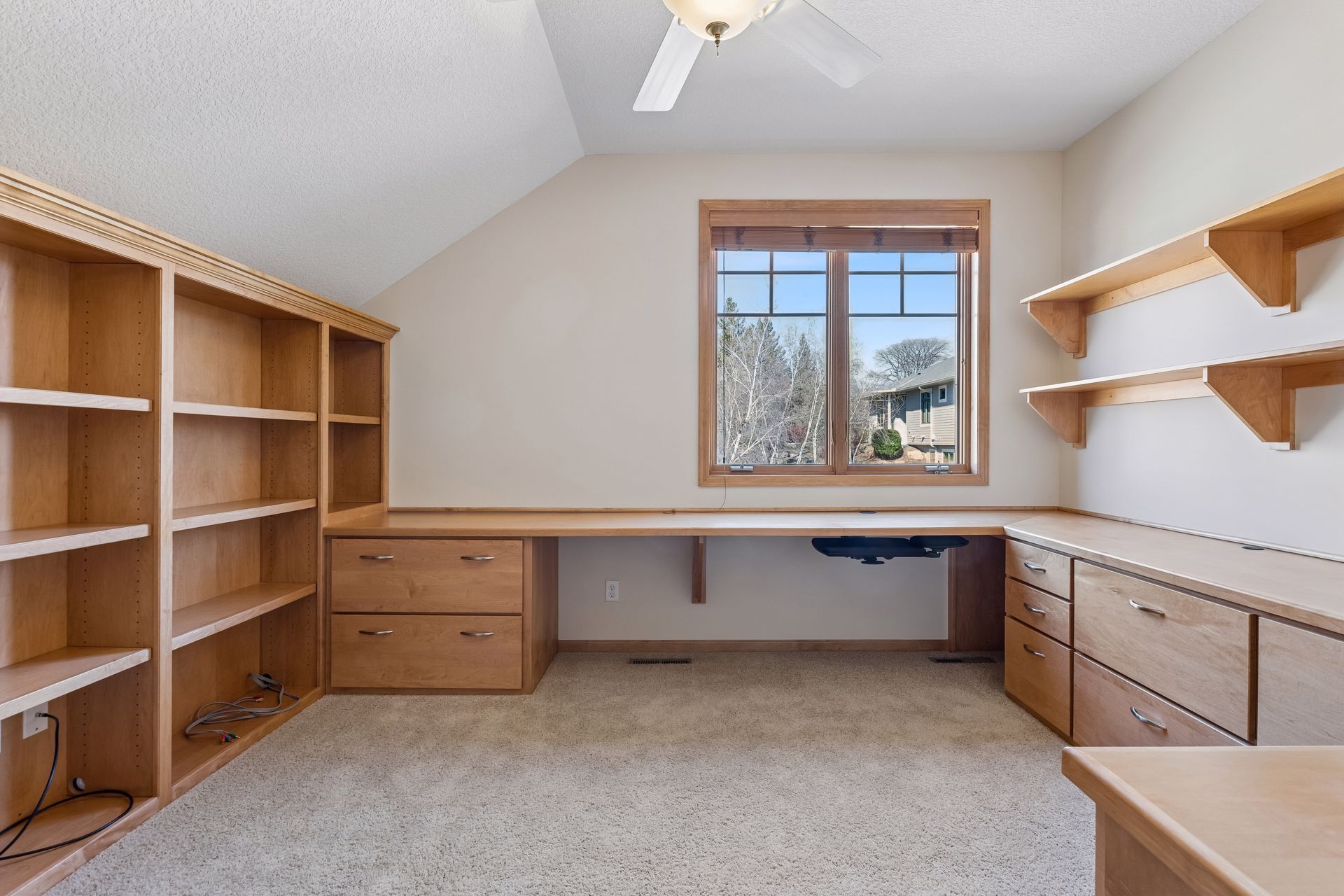  Spacious Townhome in Prime Location - 物件實景