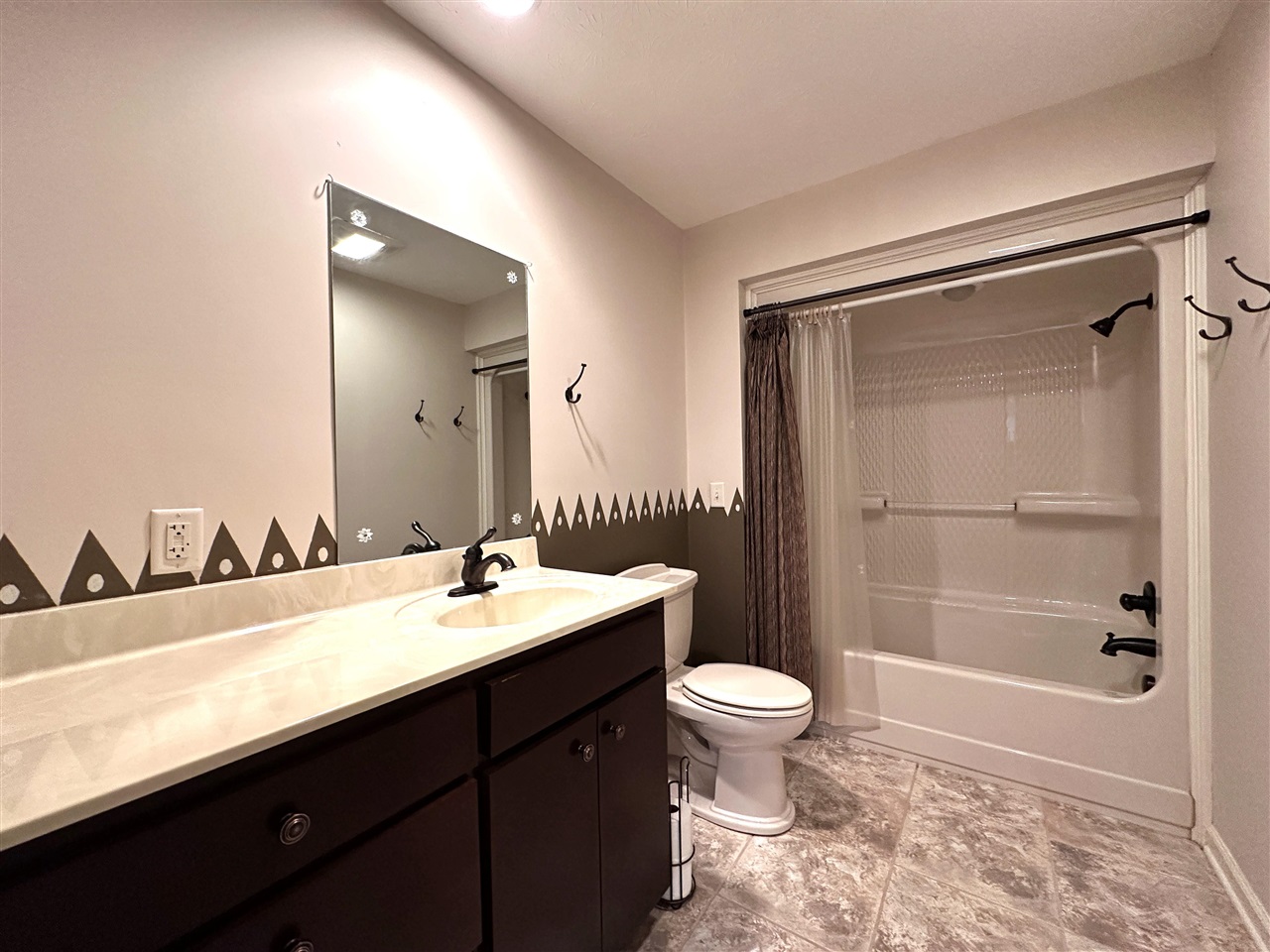 Bowling Green, Kentucky, 42103, United States, 4 Bedrooms Bedrooms, ,5 BathroomsBathrooms,Residential,For Sale,1991633