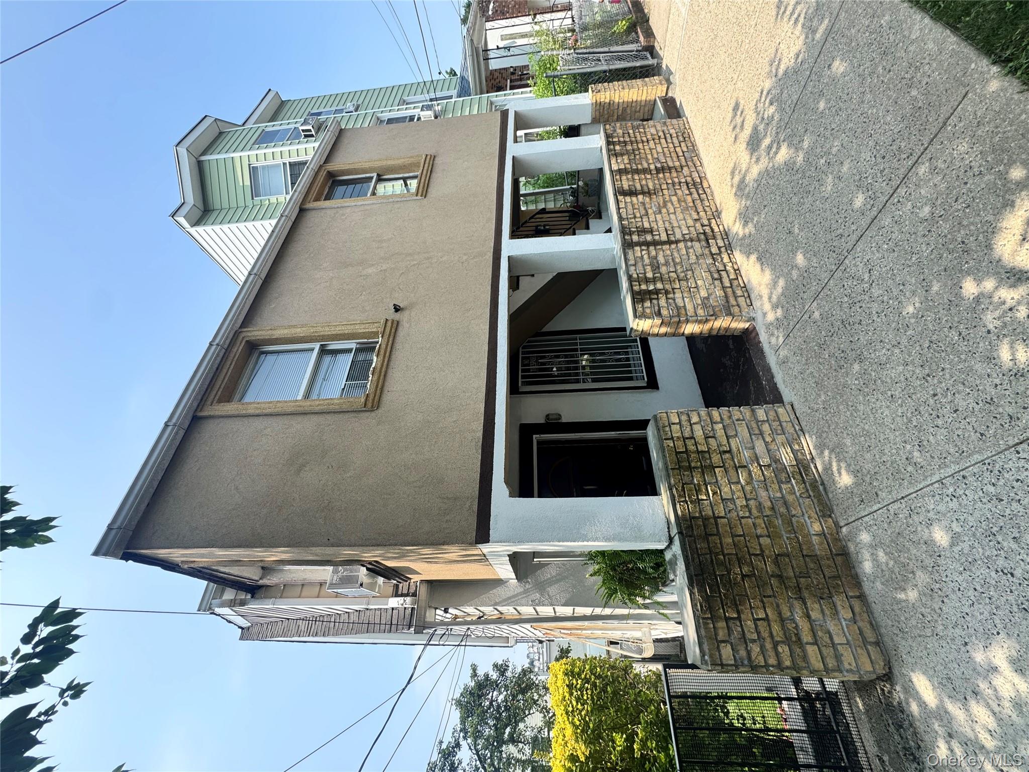 Yonkers, New York, 10701, United States, 4 Bedrooms Bedrooms, ,2 BathroomsBathrooms,Residential,For Sale,1939242