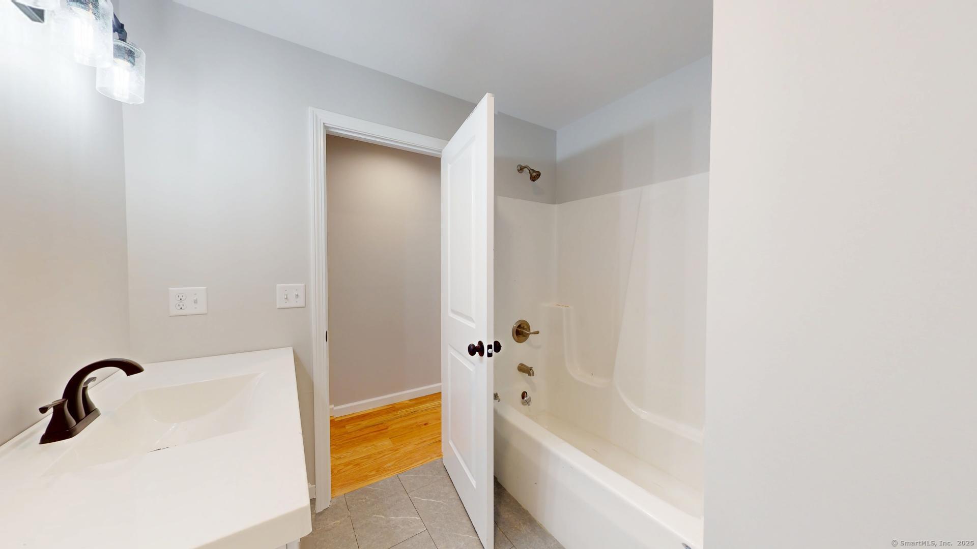 Enfield, Connecticut, 06082, United States, 3 Bedrooms Bedrooms, ,3 BathroomsBathrooms,Residential,For Sale,1919509