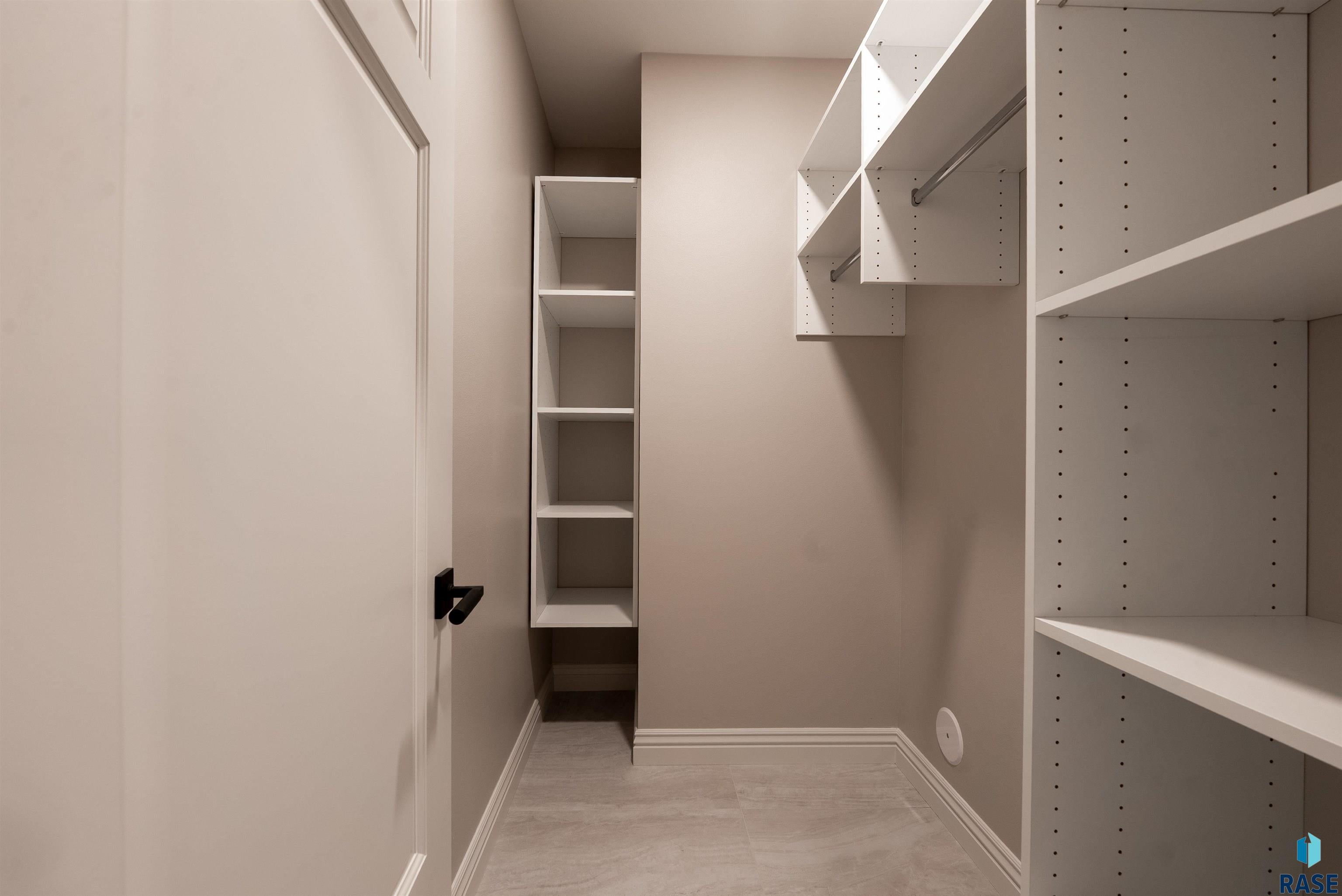 Sioux Falls, South Dakota, 57106, United States, ,Residential,For Sale,1986219