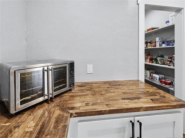 Tahlequah, Oklahoma, 74464, United States, 4 Bedrooms Bedrooms, ,4 BathroomsBathrooms,Residential,For Sale,2040103