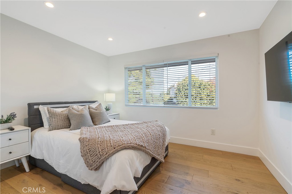 Woodland Hills, California, 91367, United States, 5 Bedrooms Bedrooms, ,4 BathroomsBathrooms,Residential,For Sale,2003511