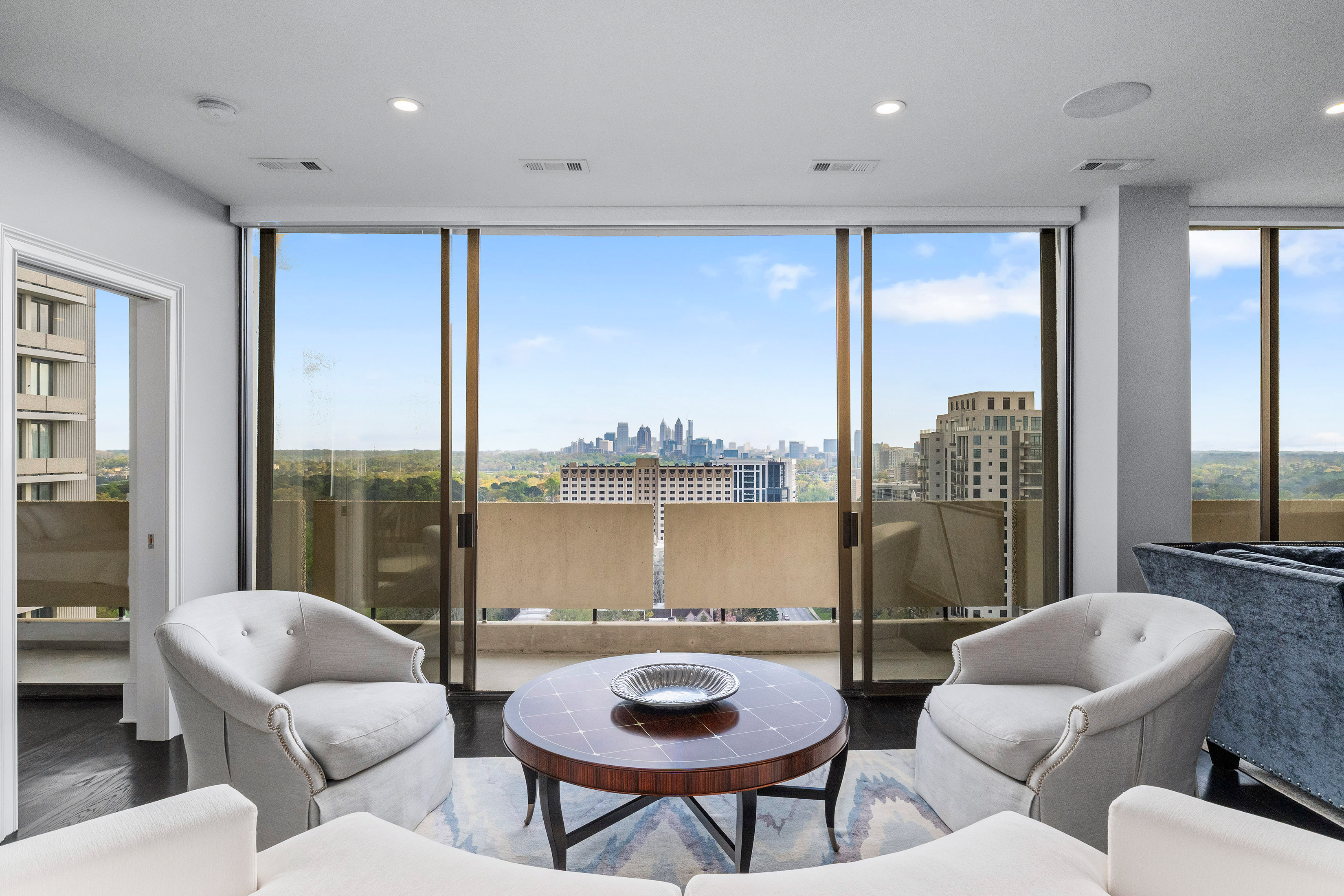  Fully Renovated Residence with Stunning Skyline Views - 物件實景