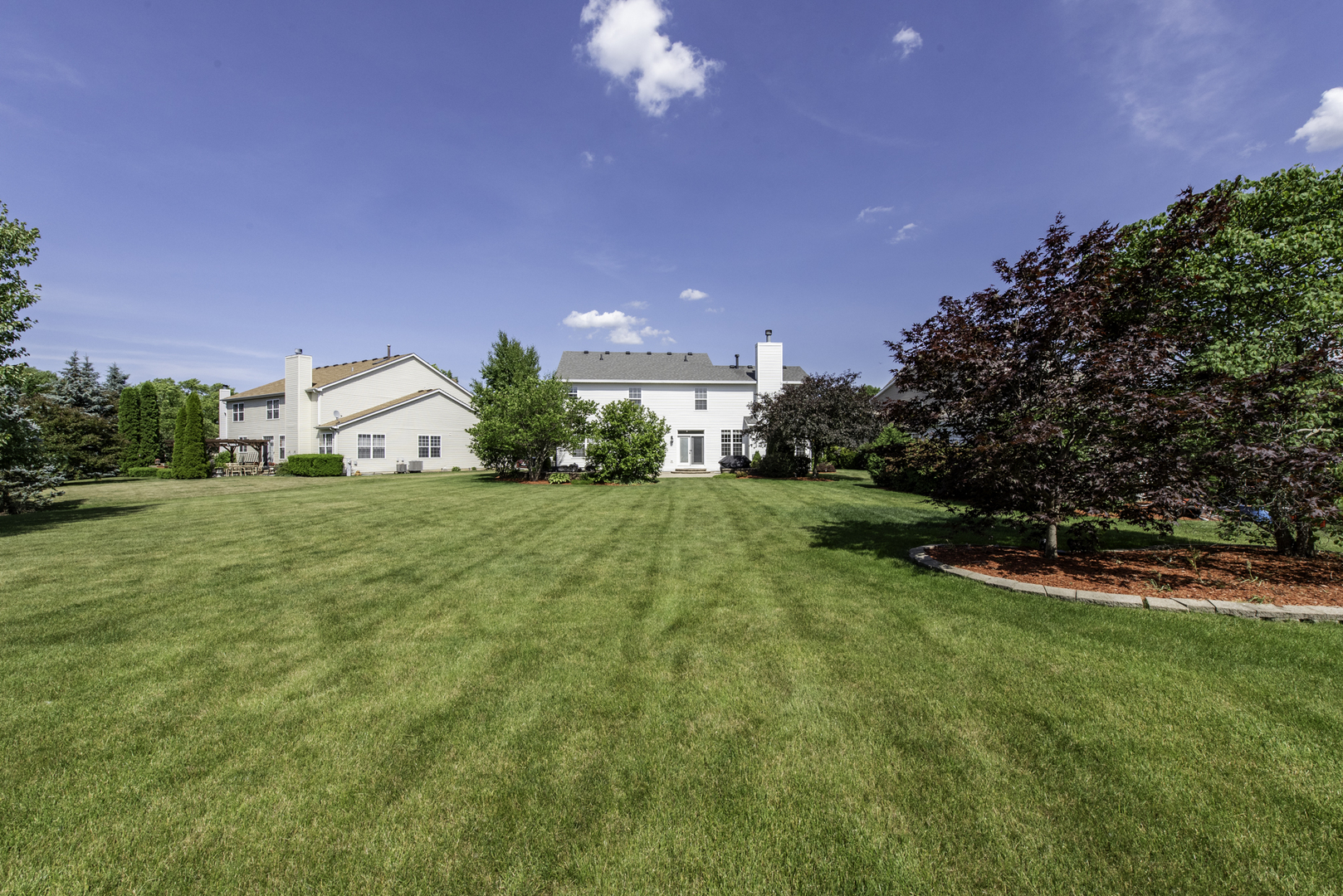 Lindenhurst, Illinois, 60046, United States, 5 Bedrooms Bedrooms, ,3 BathroomsBathrooms,Residential,For Sale,1874221