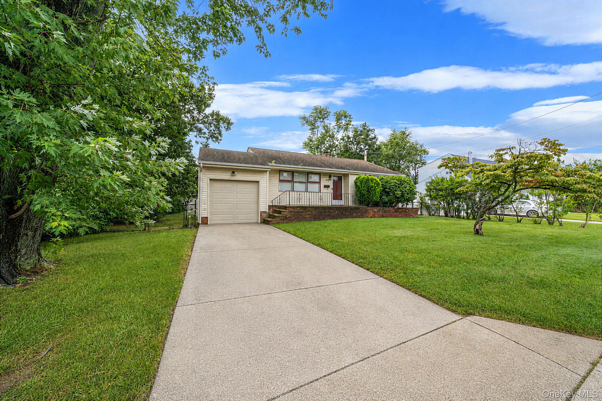 Walton St, Brentwood, NY 11717