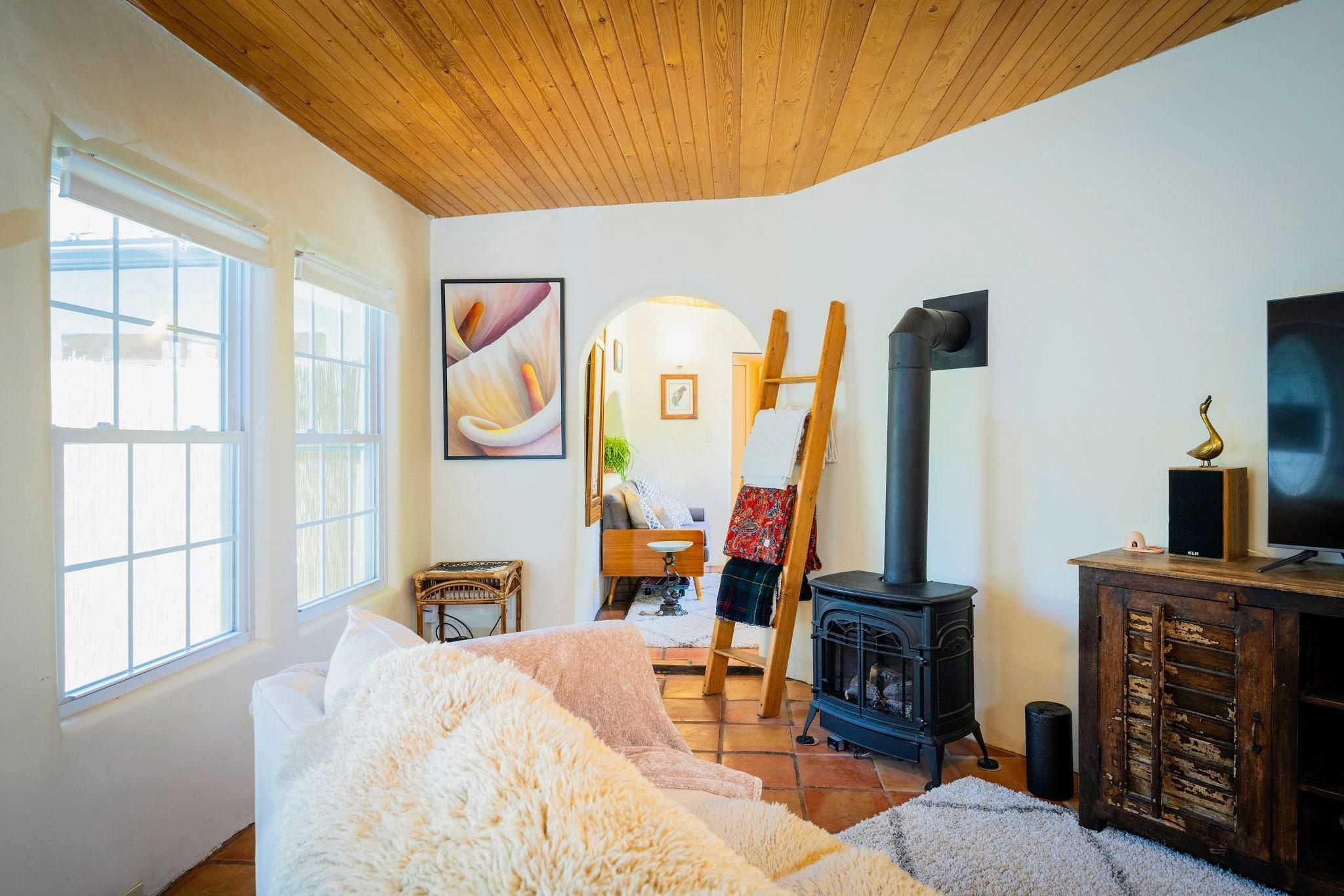 Ranchos De Taos, New Mexico, 87557, United States, 3 Bedrooms Bedrooms, ,3 BathroomsBathrooms,Residential,For Sale,1688394