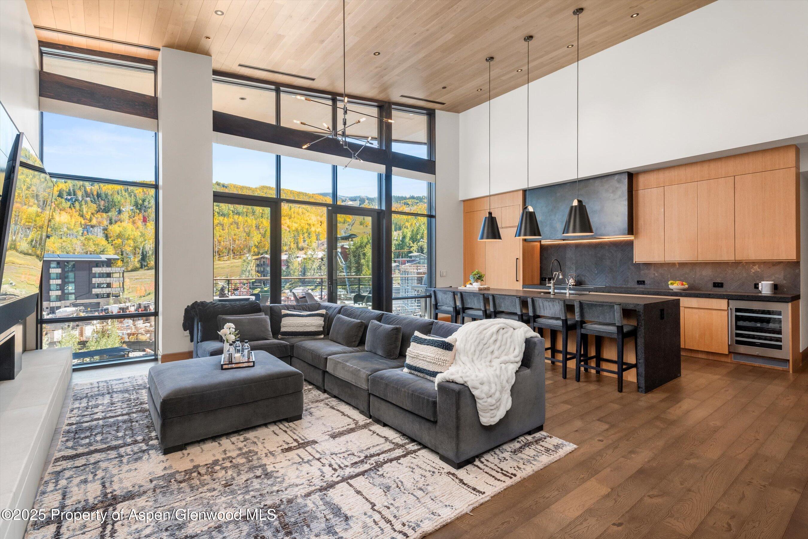 Snowmass Village, Colorado, 81615, United States, 3 Bedrooms Bedrooms, ,3 BathroomsBathrooms,Residential,For Sale,1997105