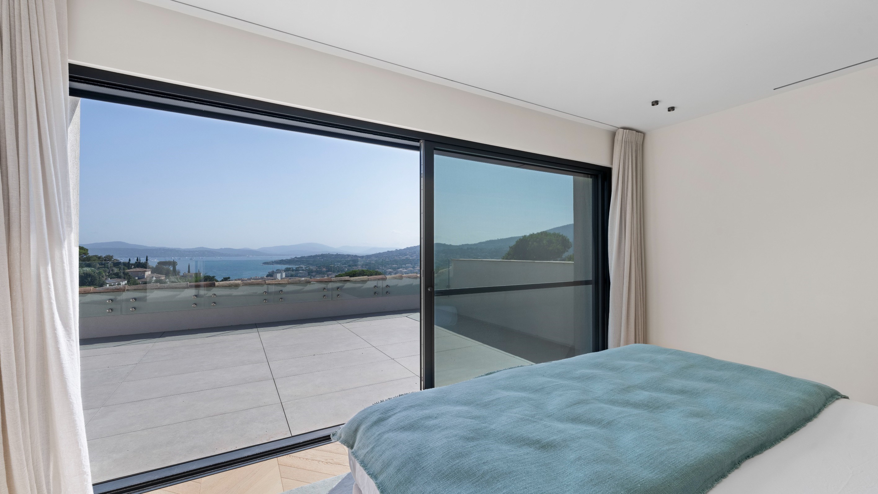 Sainte Maxime contemporary villa for sale with sea views, heated swimming pool … - 物件實景