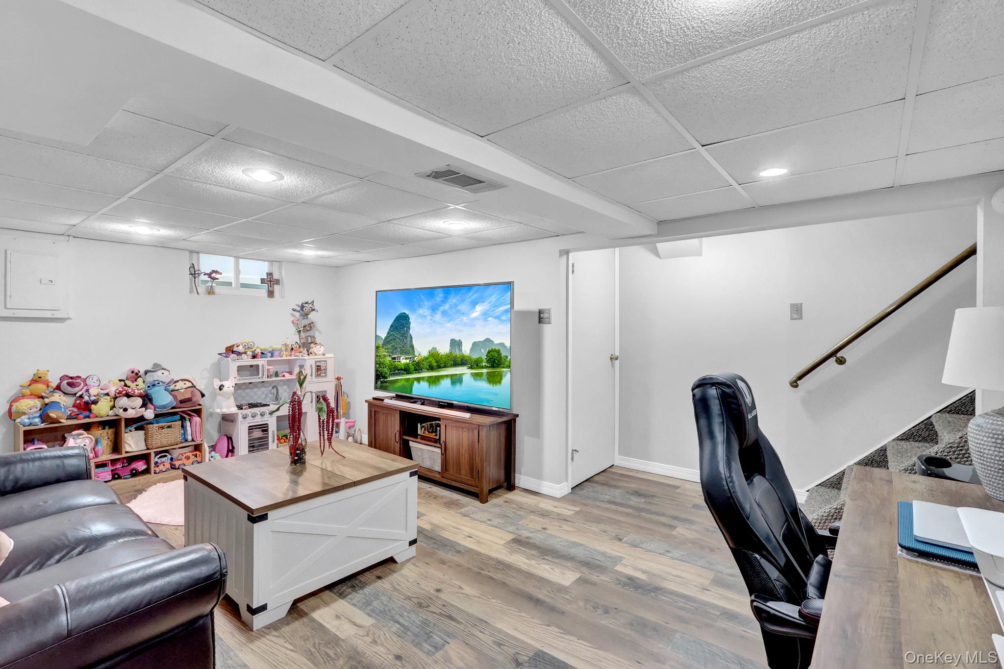  31 Locust Avenue E, Farmingdale, NY, 11735 - 物件實景
