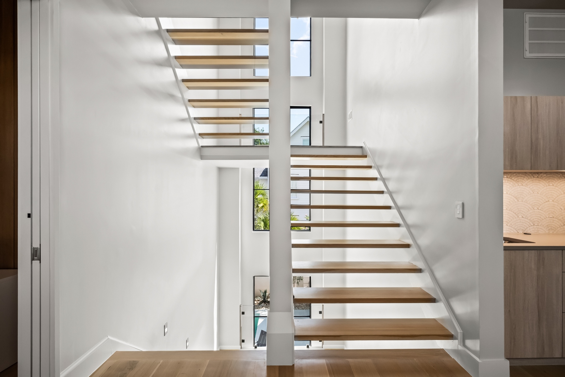  700 Stucco Lane, Mount Pleasant - 物件實景
