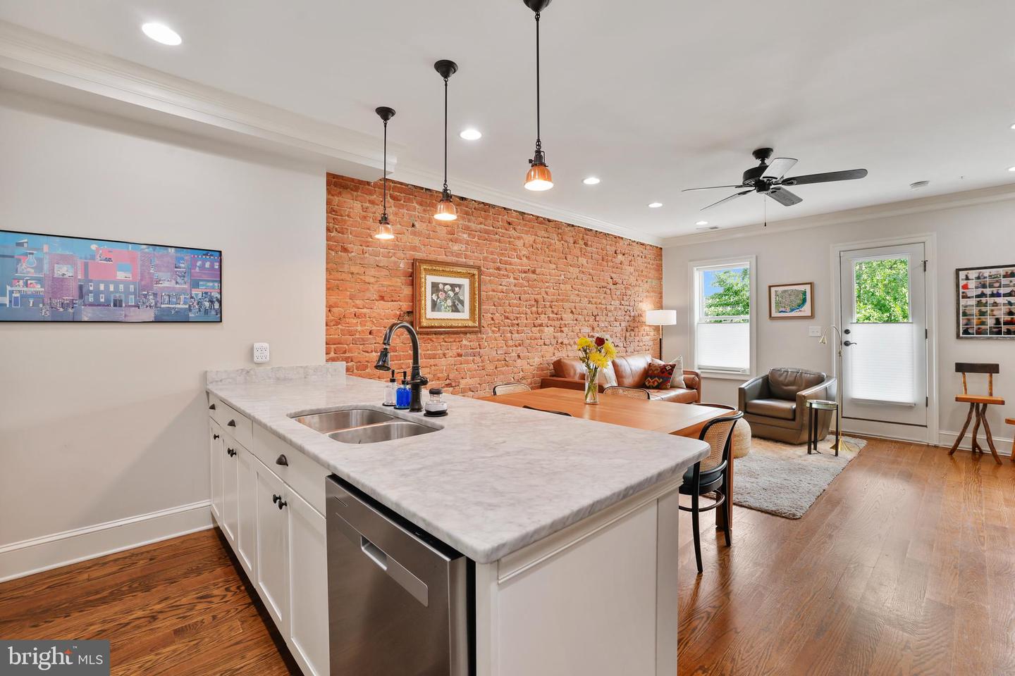 Washington, District of Columbia, 20003, United States, 2 Bedrooms Bedrooms, ,2 BathroomsBathrooms,Residential,For Sale,1896371