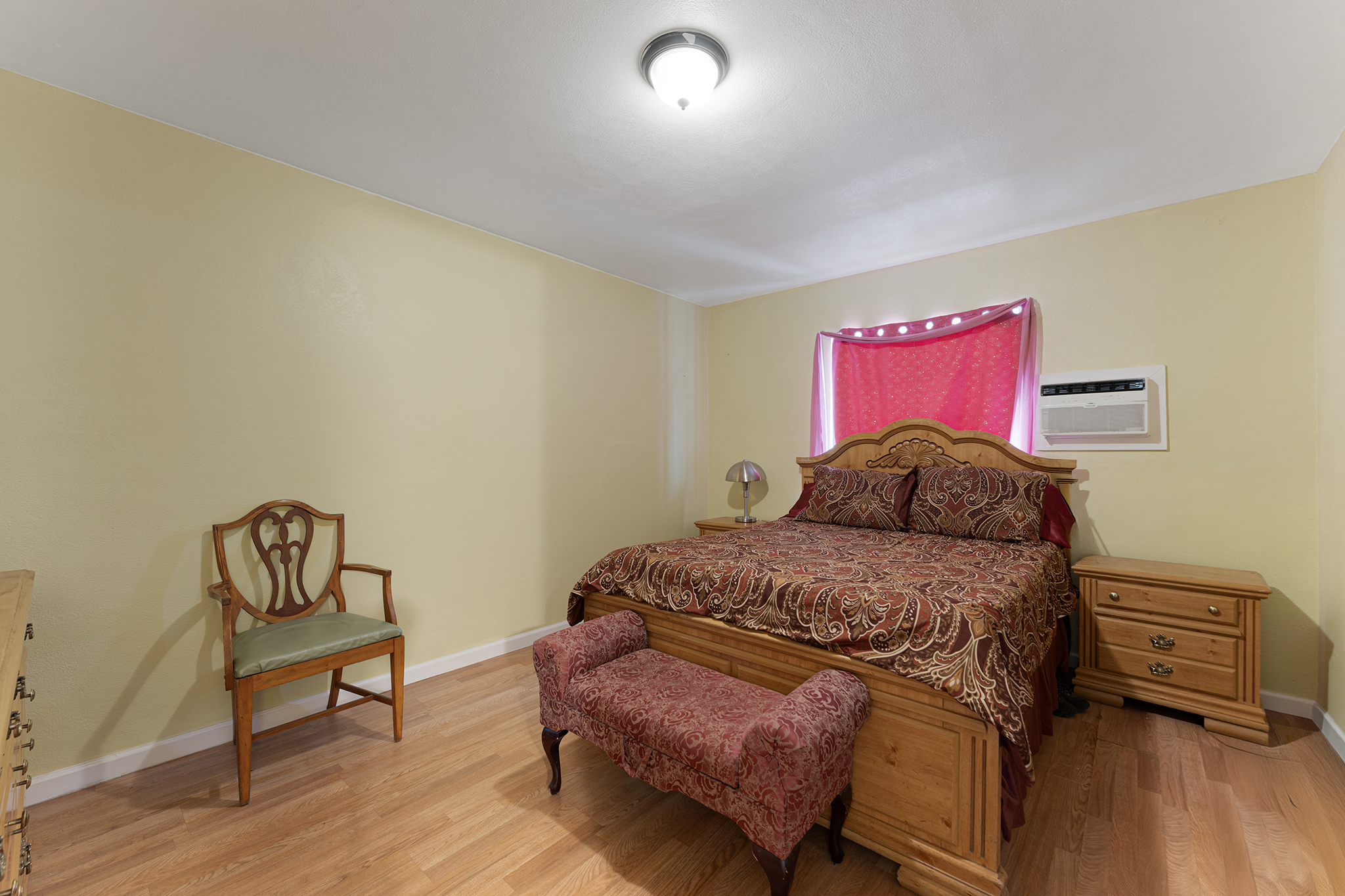 Fontana, California, 92335, United States, 2 Bedrooms Bedrooms, ,1 BathroomBathrooms,Residential,For Sale,1974316