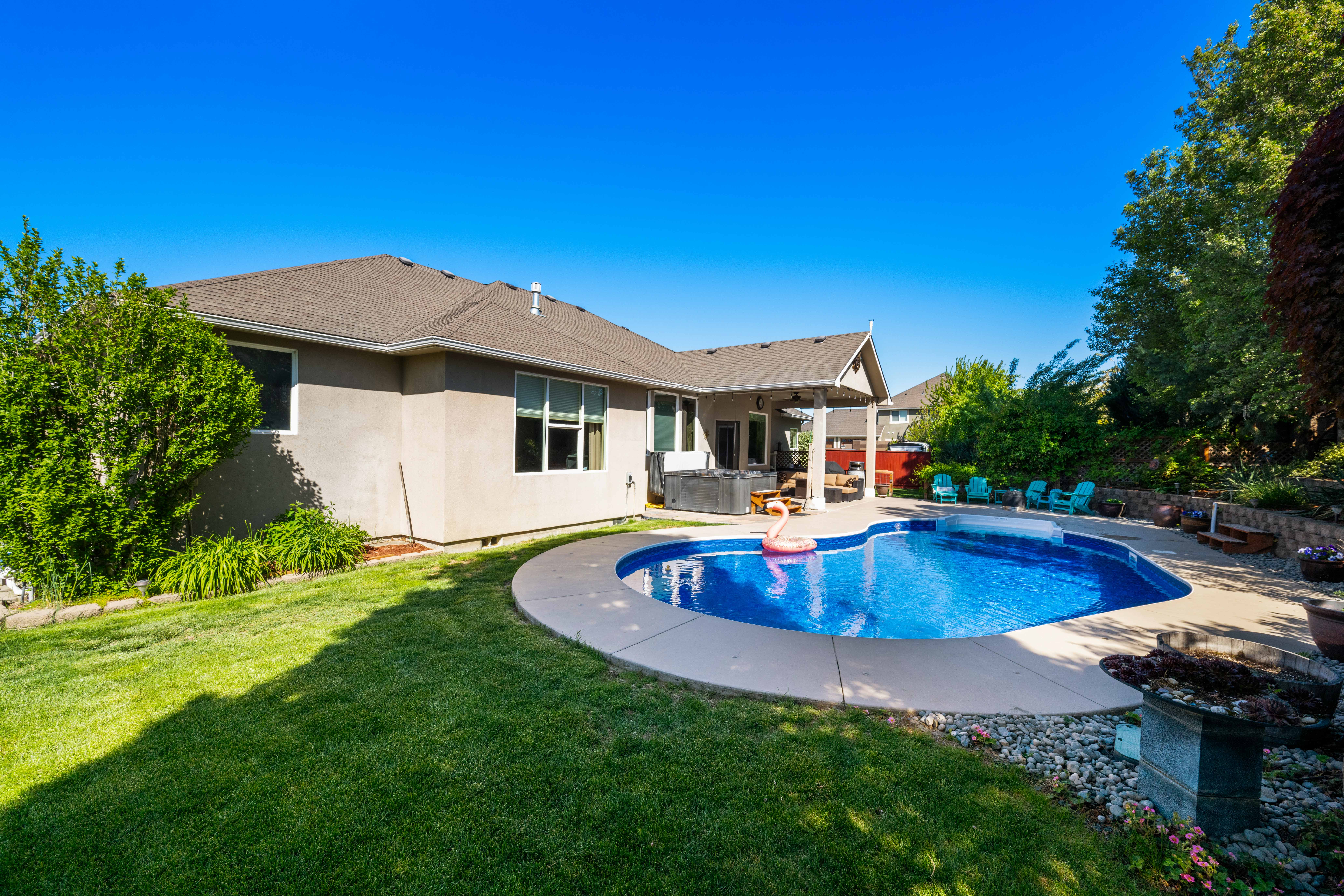  Pool / Hot Tub and Single Story Living - 物件實景
