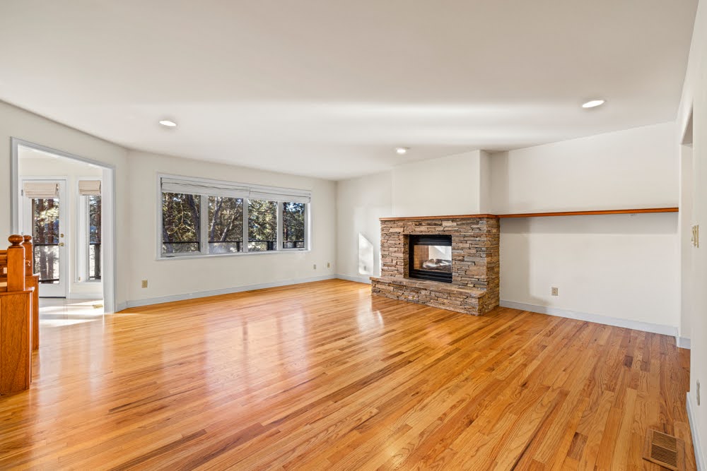 KLAMATH FALLS, Oregon, 97601, United States, 3 Bedrooms Bedrooms, ,4 BathroomsBathrooms,Residential,For Sale,1981715