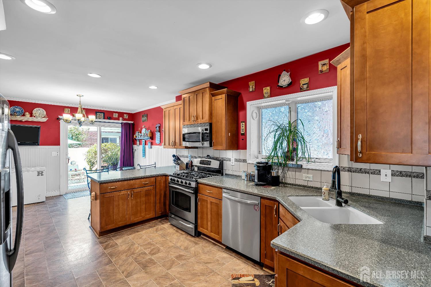 Woodbridge Proper, New Jersey, 07095, United States, 5 Bedrooms Bedrooms, ,2 BathroomsBathrooms,Residential,For Sale,1906051