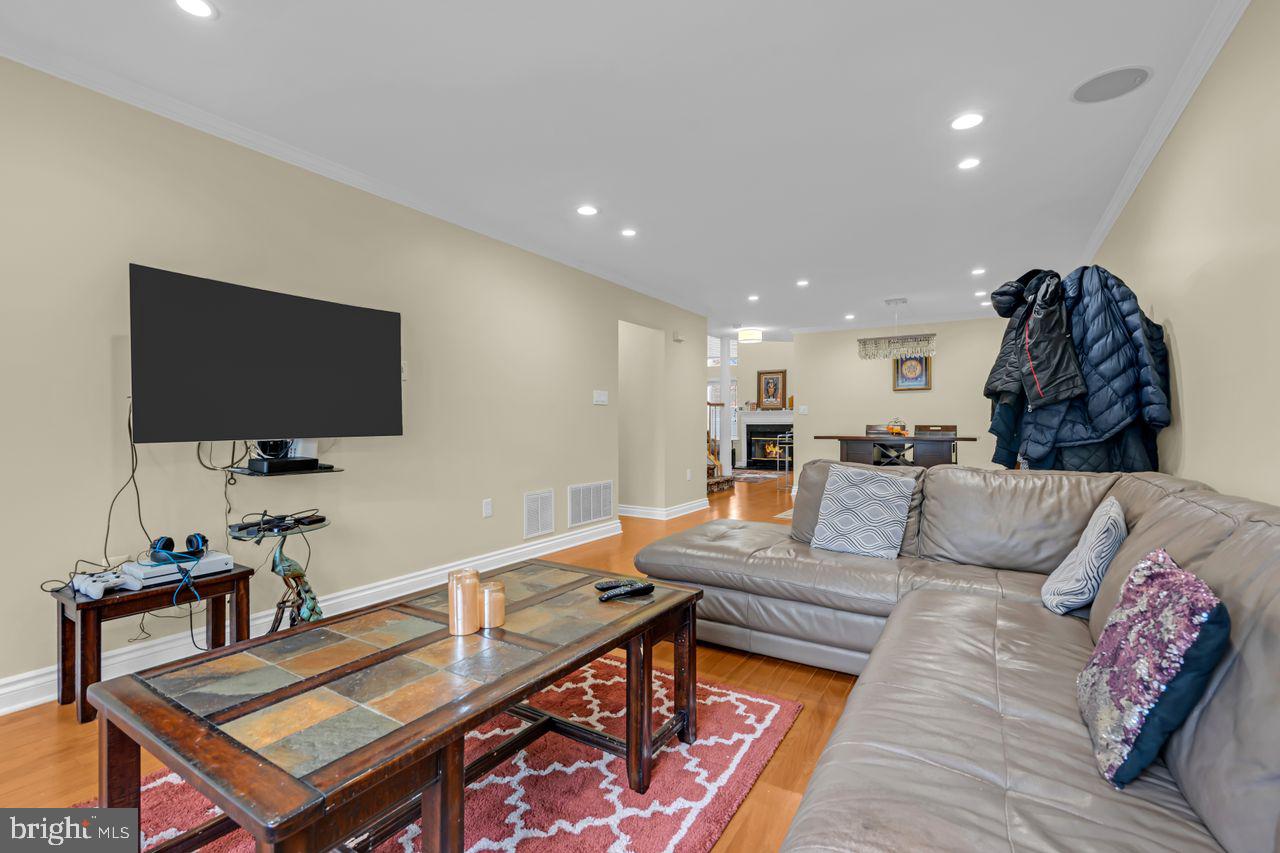 Pennington, New Jersey, 08534, United States, 3 Bedrooms Bedrooms, ,3 BathroomsBathrooms,Residential,For Sale,1987595