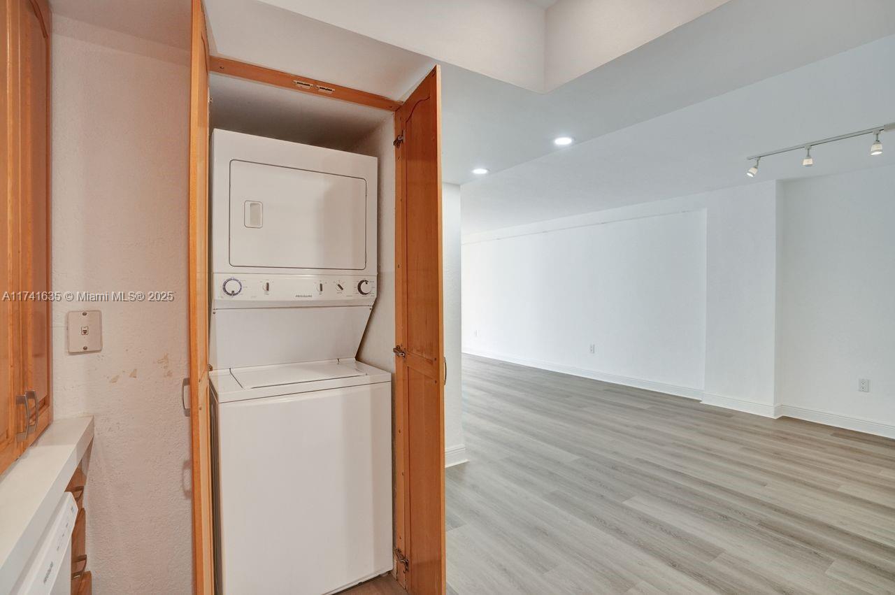 Miami, Florida, 33131, United States, 2 Bedrooms Bedrooms, ,2 BathroomsBathrooms,Residential,For Sale,1705612