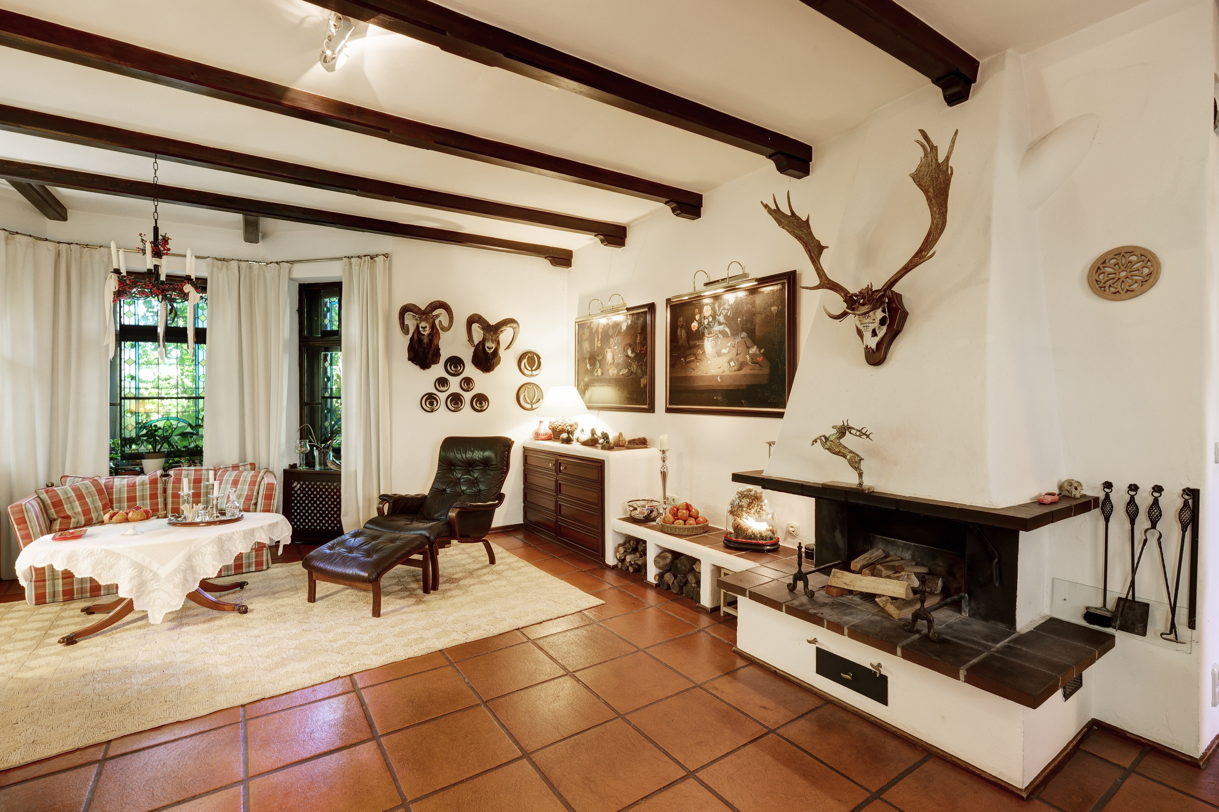  A charming country house in the traditional style—surrounded by mature trees - 物件實景