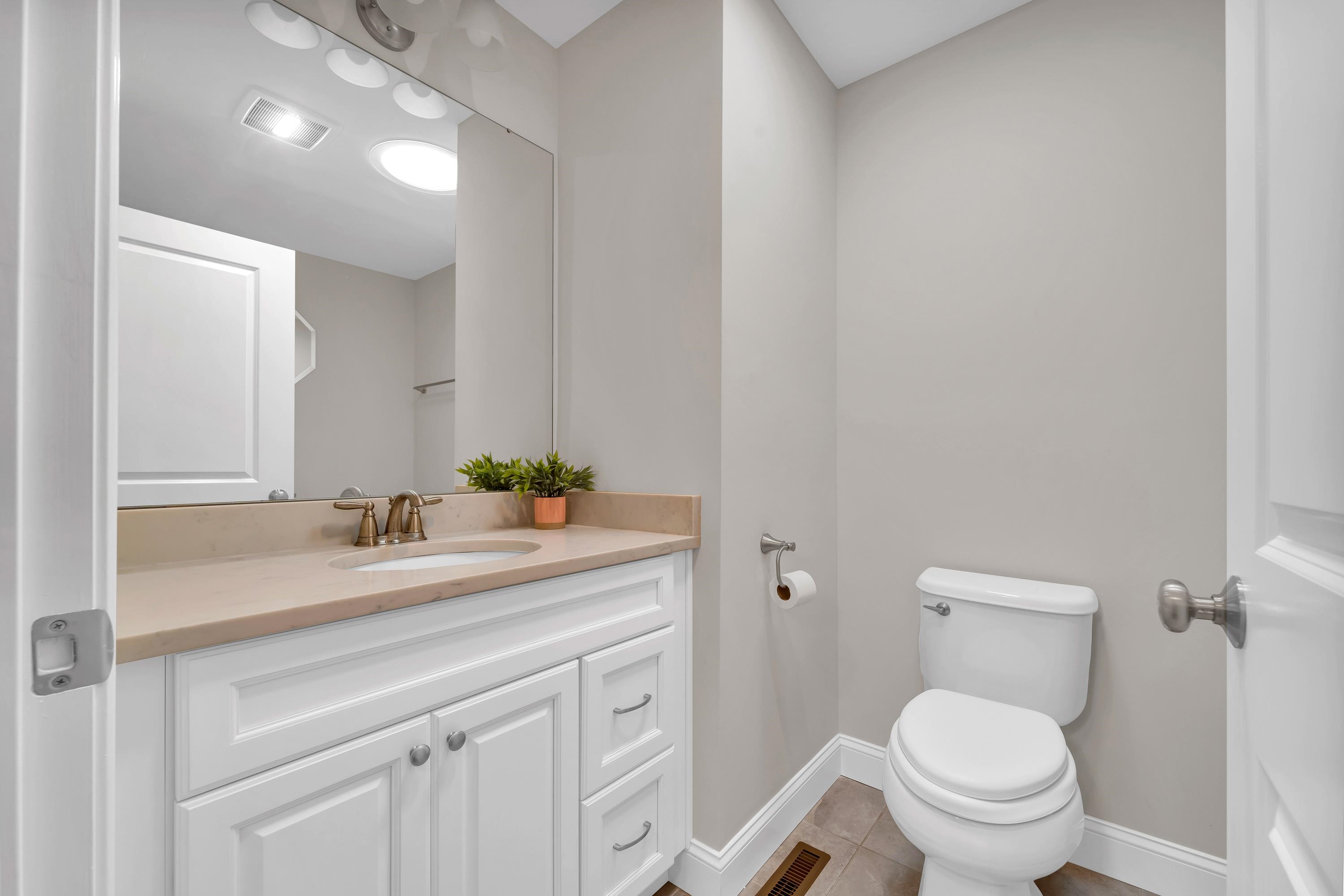 Brentwood, New Hampshire, 03833, United States, 2 Bedrooms Bedrooms, ,2 BathroomsBathrooms,Residential,For Sale,1976209