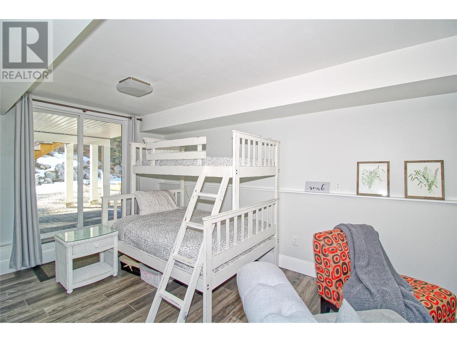 KELOWNA, British Columbia, V1Z 3R8, CA, 3 Bedrooms Bedrooms, ,3 BathroomsBathrooms,Residential,For Sale,1951197