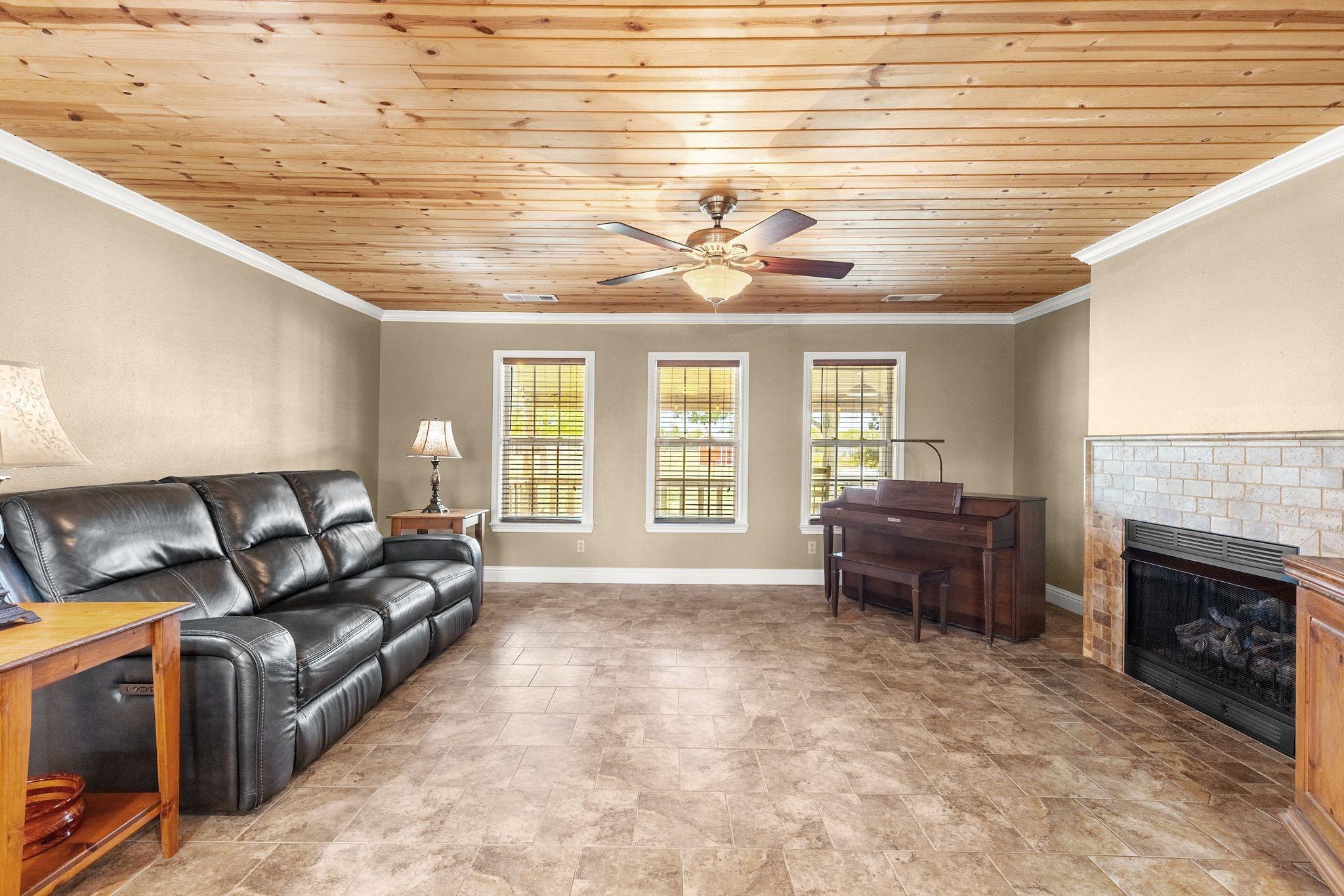 Caddo Mills, Texas, 75135, United States, 3 Bedrooms Bedrooms, ,2 BathroomsBathrooms,Residential,For Sale,1975401