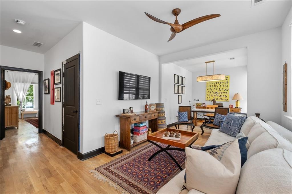 Atlanta, Georgia, 30324, United States, 3 Bedrooms Bedrooms, ,3 BathroomsBathrooms,Residential,For Sale,1948328