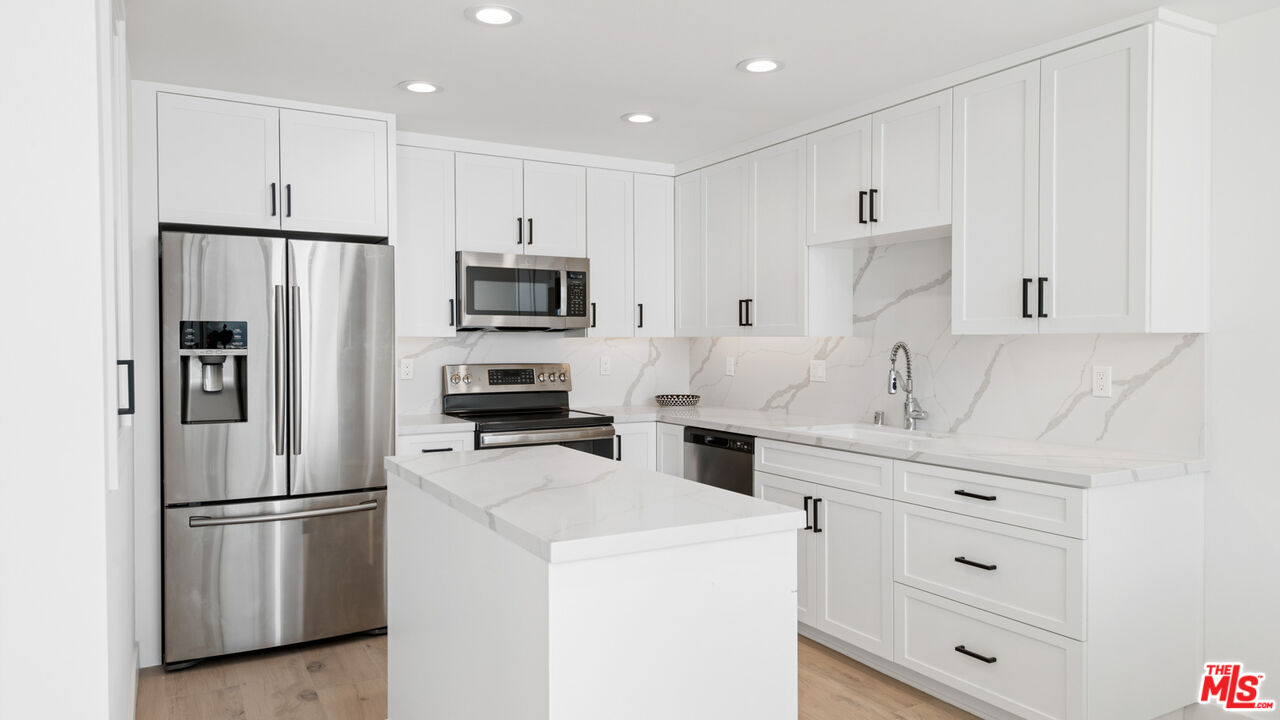 Malibu, California, 90265, United States, 2 Bedrooms Bedrooms, ,2 BathroomsBathrooms,Residential,For Sale,1896546