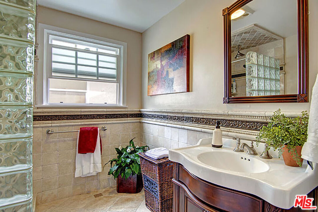 Westchester, California, 90045, United States, 4 Bedrooms Bedrooms, ,1 BathroomBathrooms,Residential,For Sale,1917458
