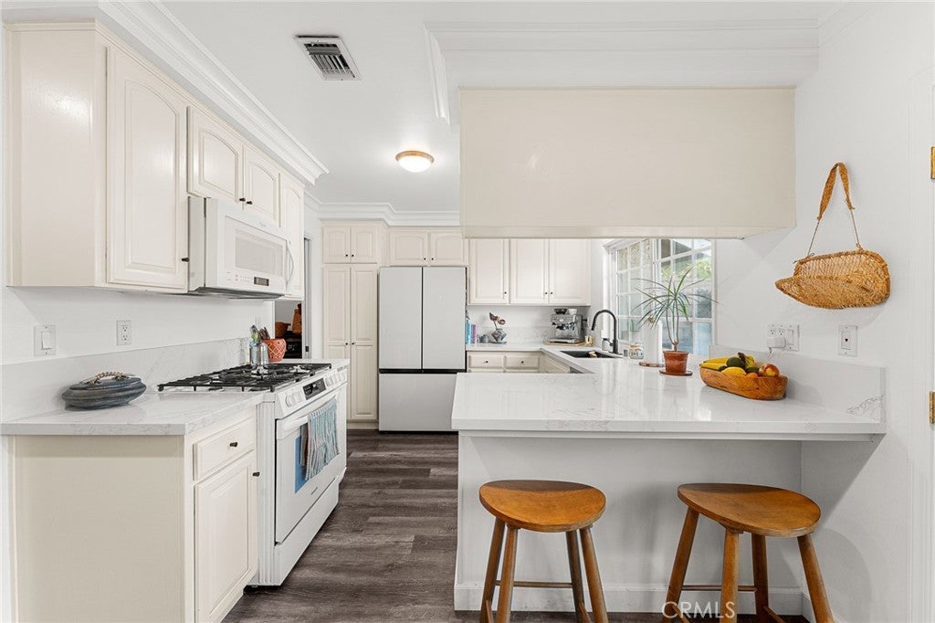 Westminster, California, 92683, United States, 2 Bedrooms Bedrooms, ,2 BathroomsBathrooms,Residential,For Sale,2005504