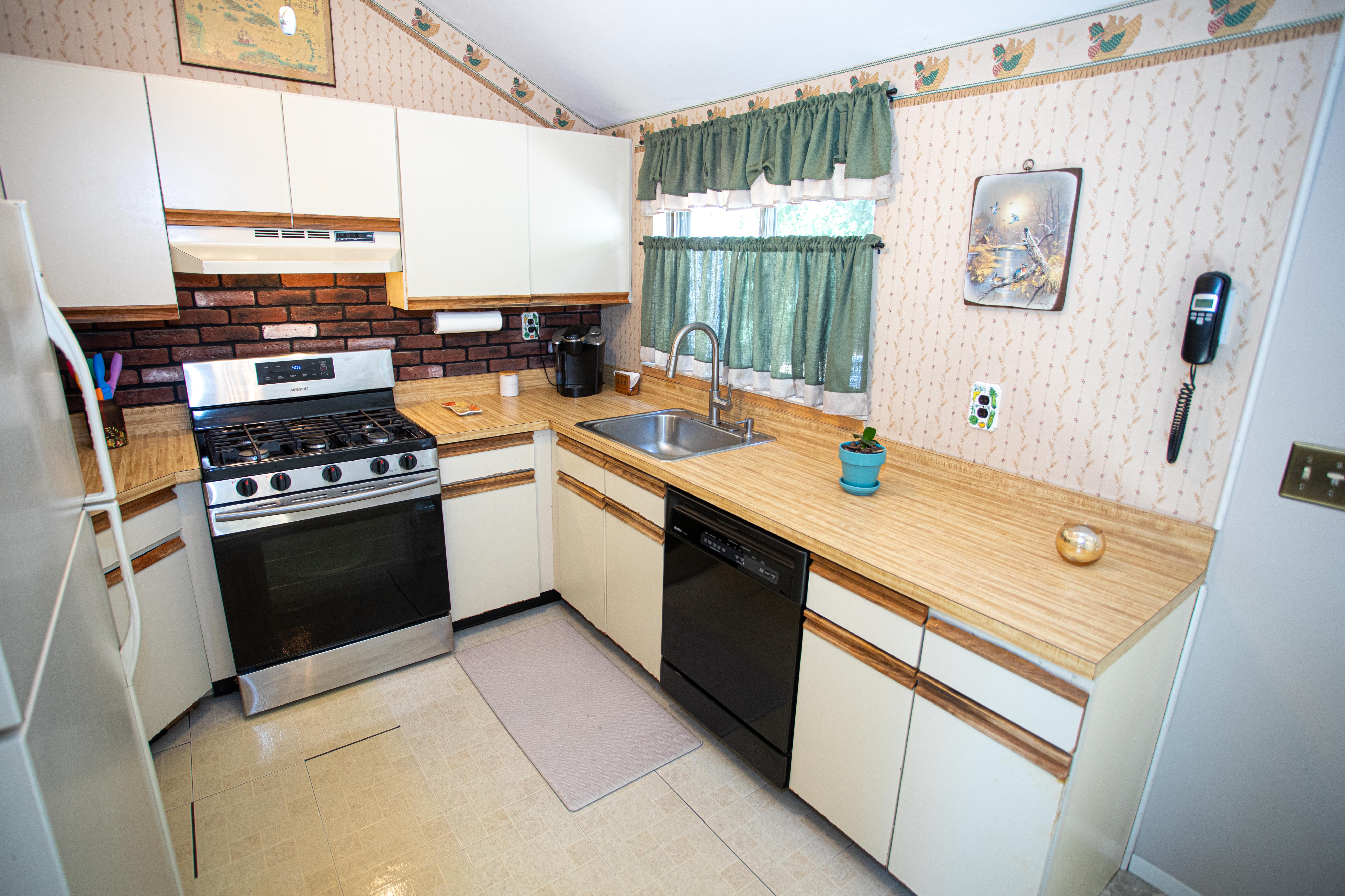 Parlin, New Jersey, 08859, United States, 3 Bedrooms Bedrooms, ,2 BathroomsBathrooms,Residential,For Sale,1915200