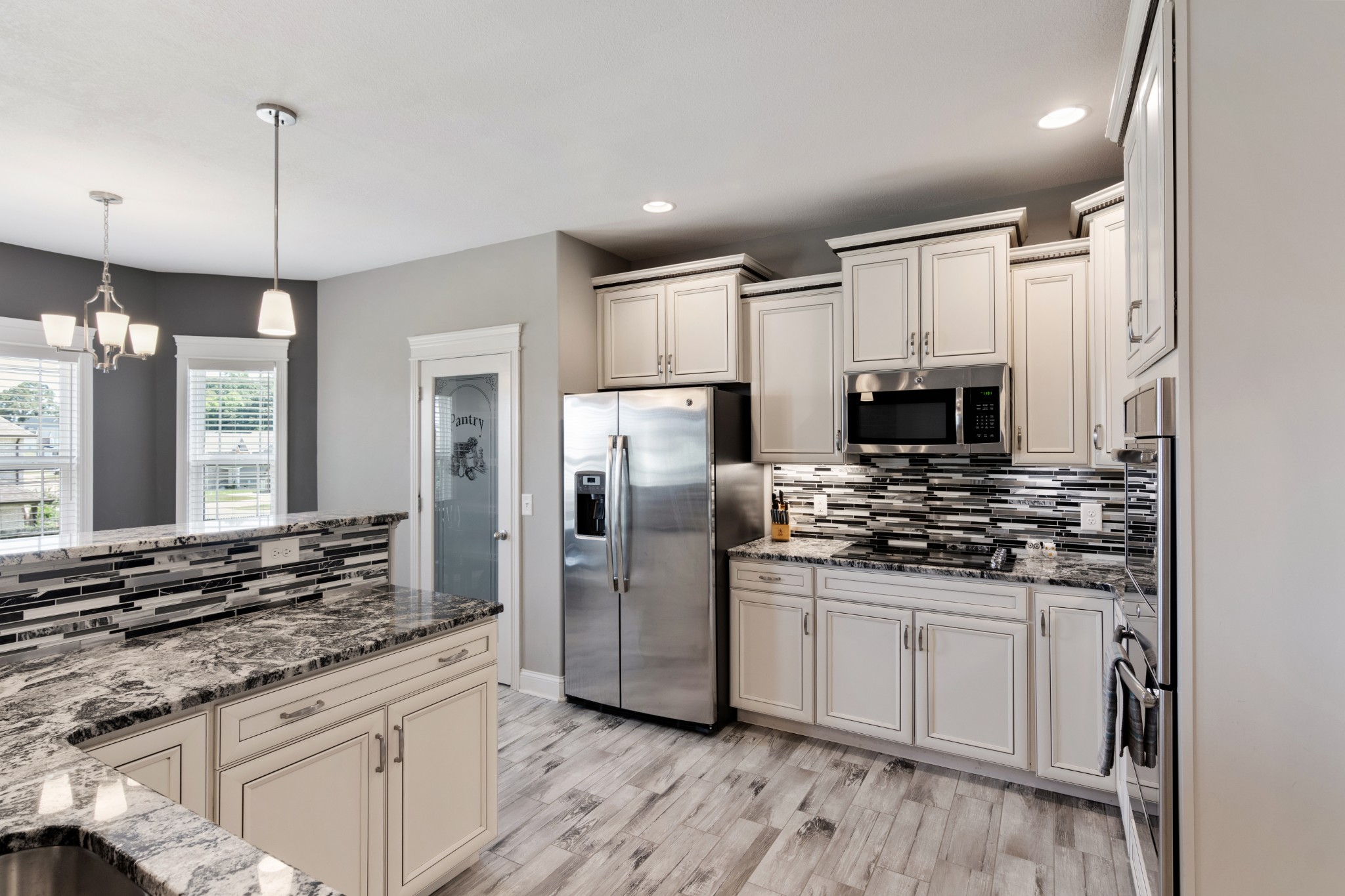 Clarksville, Tennessee, 37043, United States, 5 Bedrooms Bedrooms, ,4 BathroomsBathrooms,Residential,For Sale,1975936