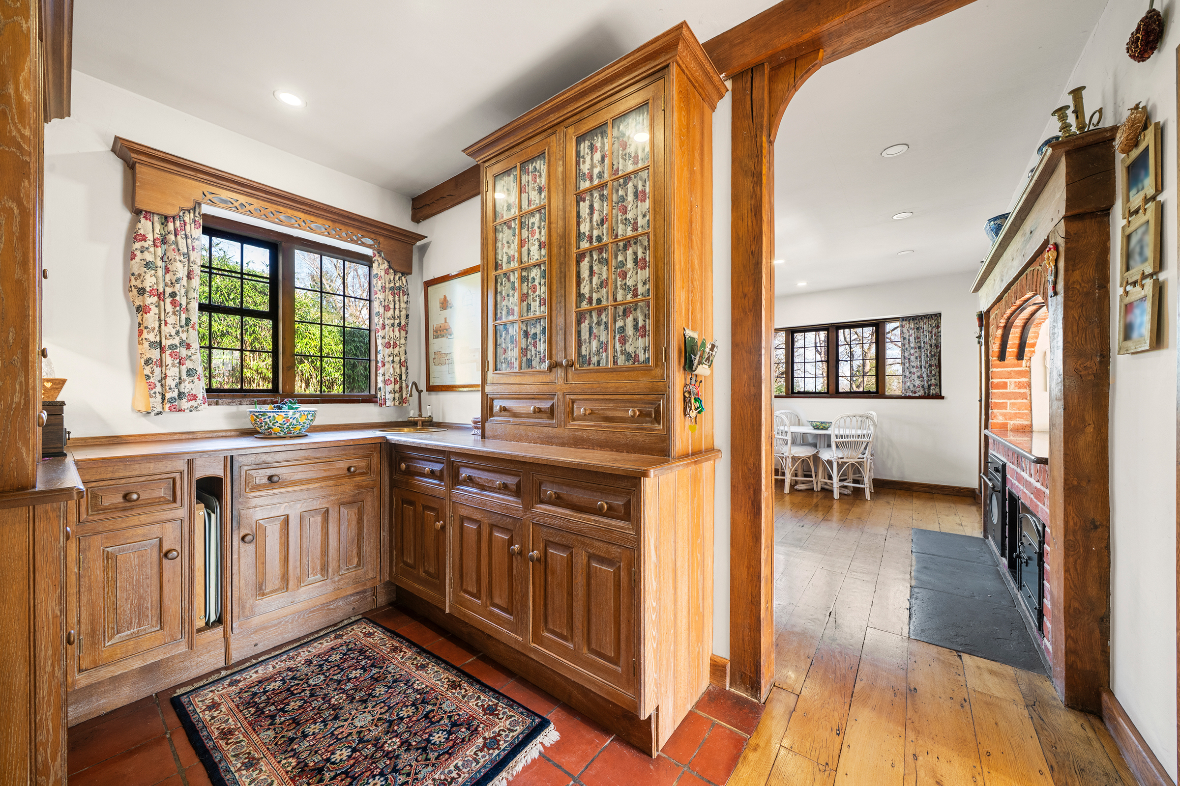  A Handsome House on One of Esher’s Most Coveted Private Roads - 物件實景