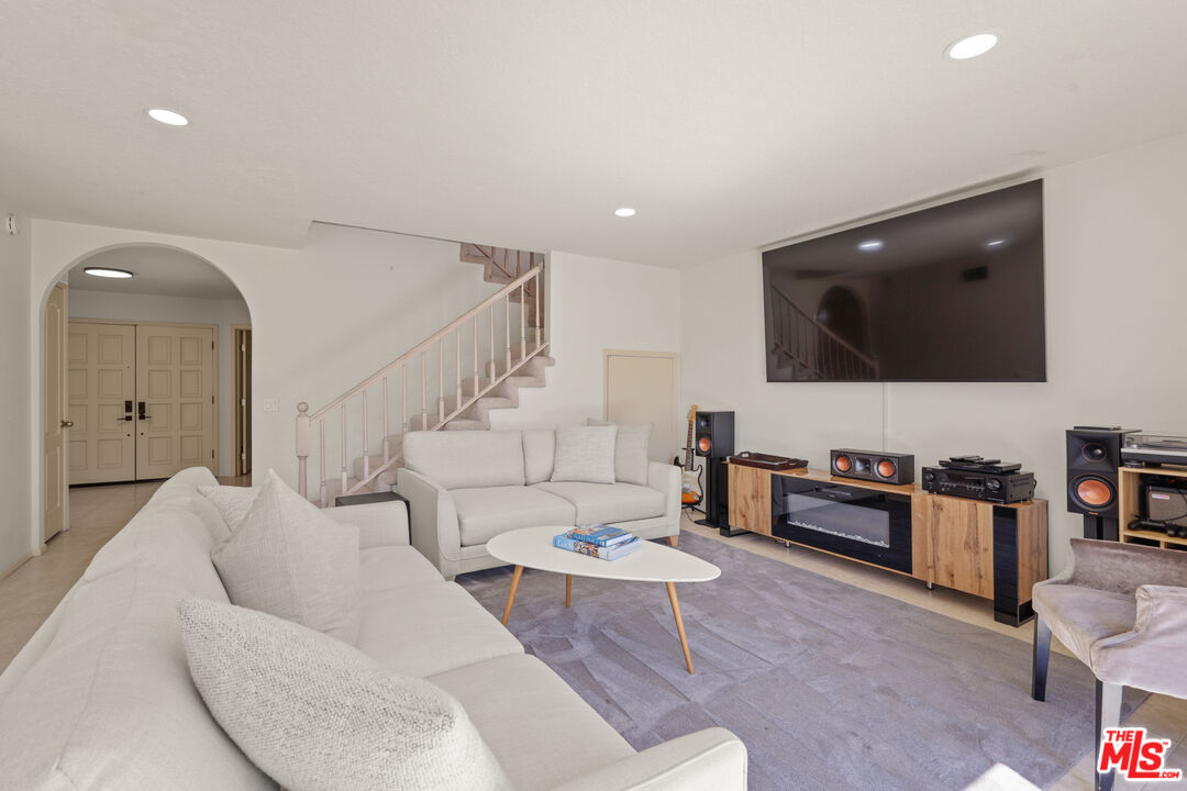 Porter Ranch, California, 91326, United States, 4 Bedrooms Bedrooms, ,3 BathroomsBathrooms,Residential,For Sale,1906036