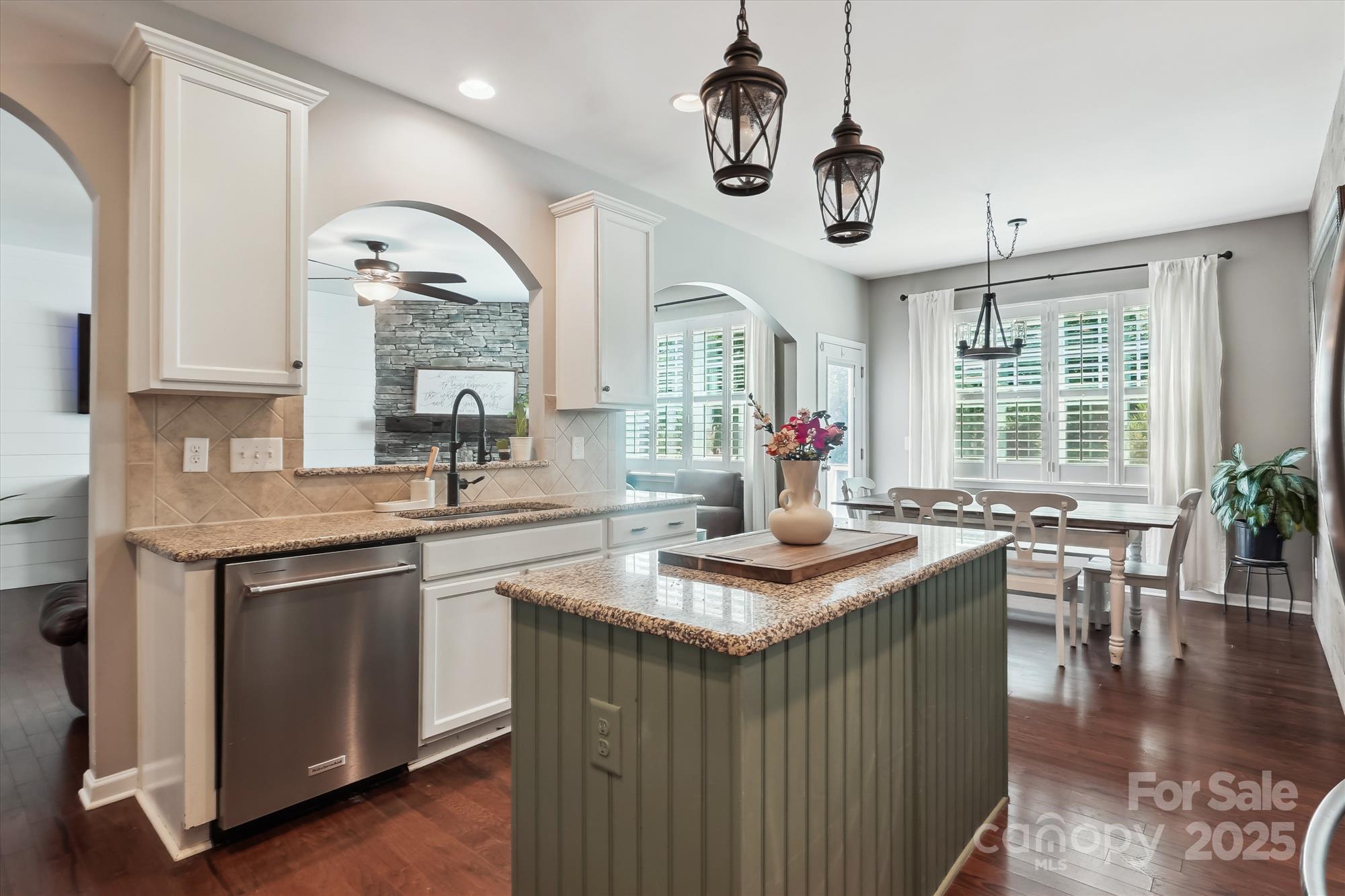 Lancaster, South Carolina, 29720, United States, 5 Bedrooms Bedrooms, ,4 BathroomsBathrooms,Residential,For Sale,1885267