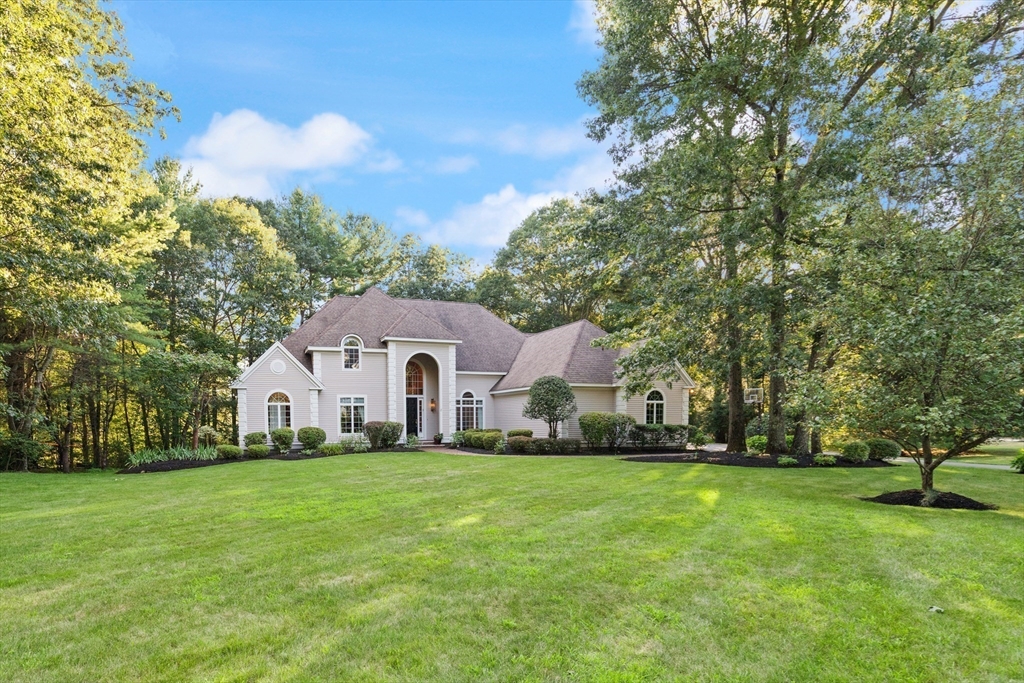 Topsfield, Massachusetts, 01983, United States, 4 Bedrooms Bedrooms, ,4 BathroomsBathrooms,Residential,For Sale,1901084