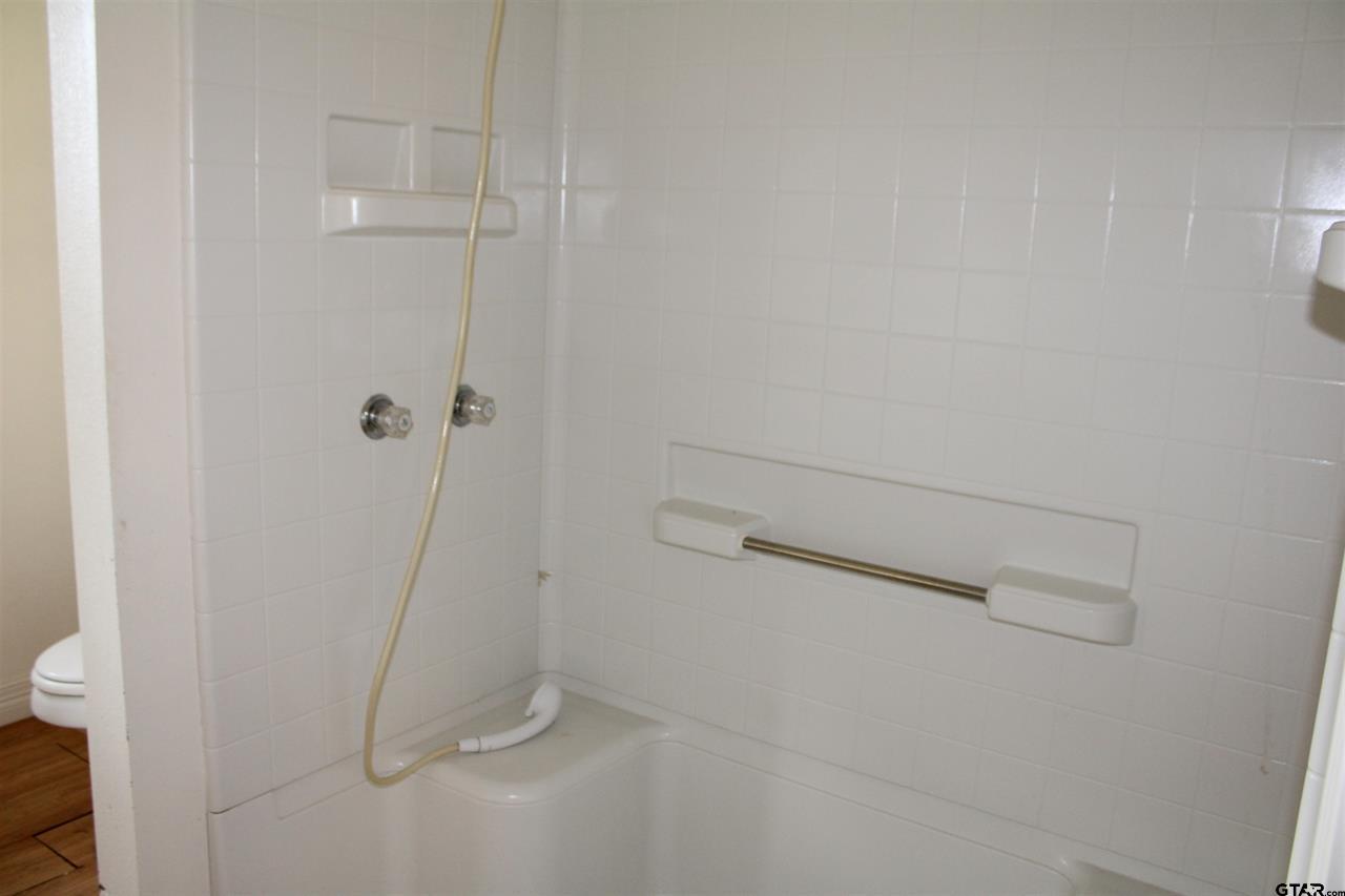 Jacksonville, Texas, 75766, United States, 2 Bedrooms Bedrooms, ,1 BathroomBathrooms,Residential,For Sale,1984164