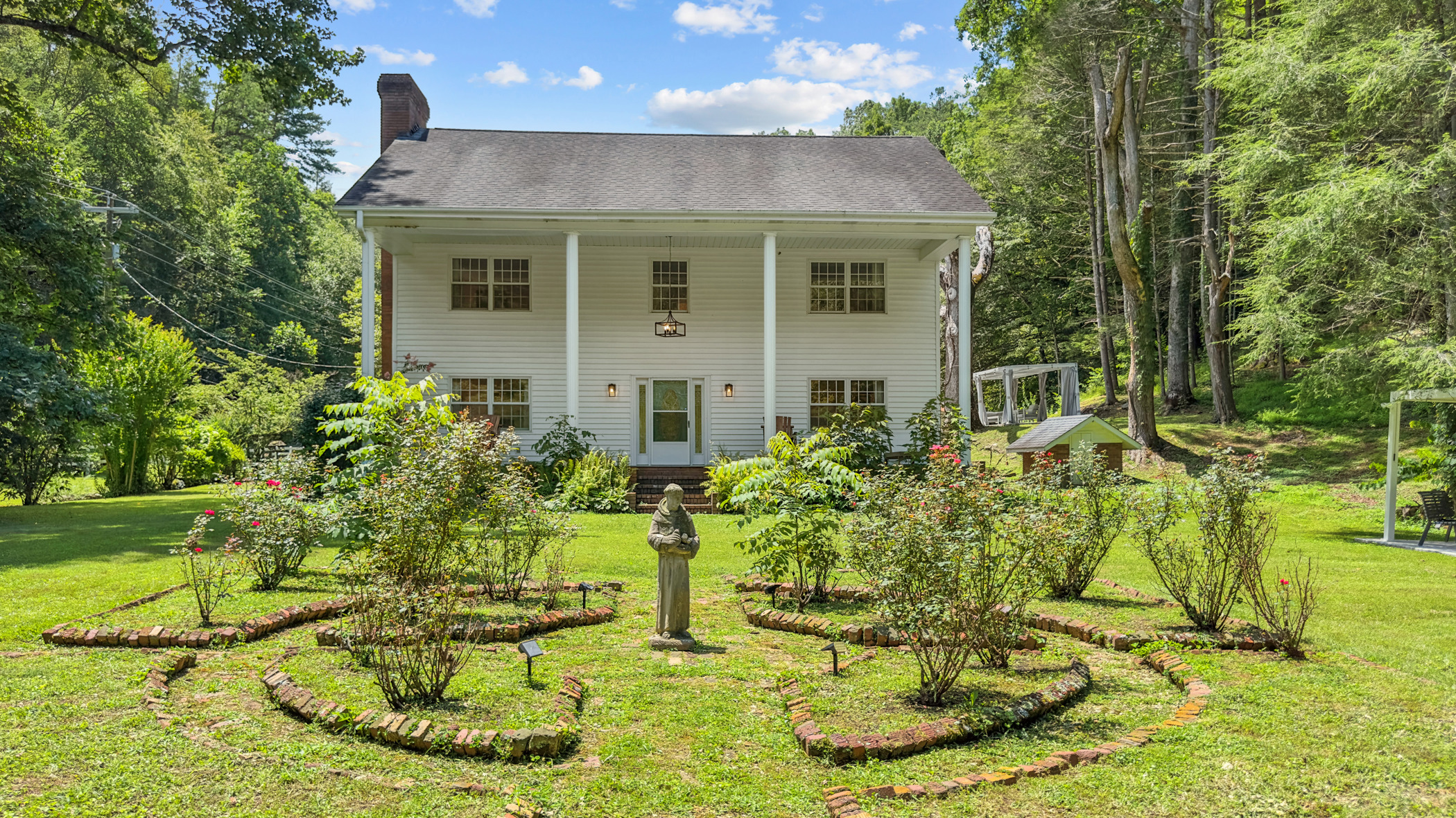 Gatlinburg, Tennessee, 37738, United States, 4 Bedrooms Bedrooms, ,3 BathroomsBathrooms,Residential,For Sale,1974957