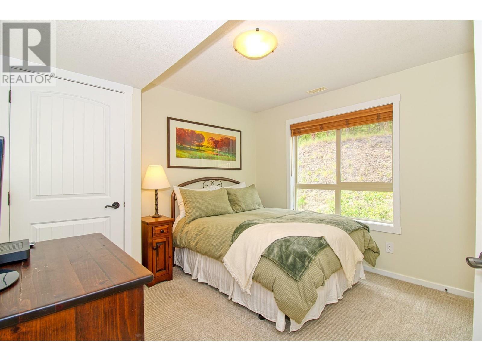 KELOWNA, British Columbia, V1Z 3R8, CA, 3 Bedrooms Bedrooms, ,3 BathroomsBathrooms,Residential,For Sale,1839050