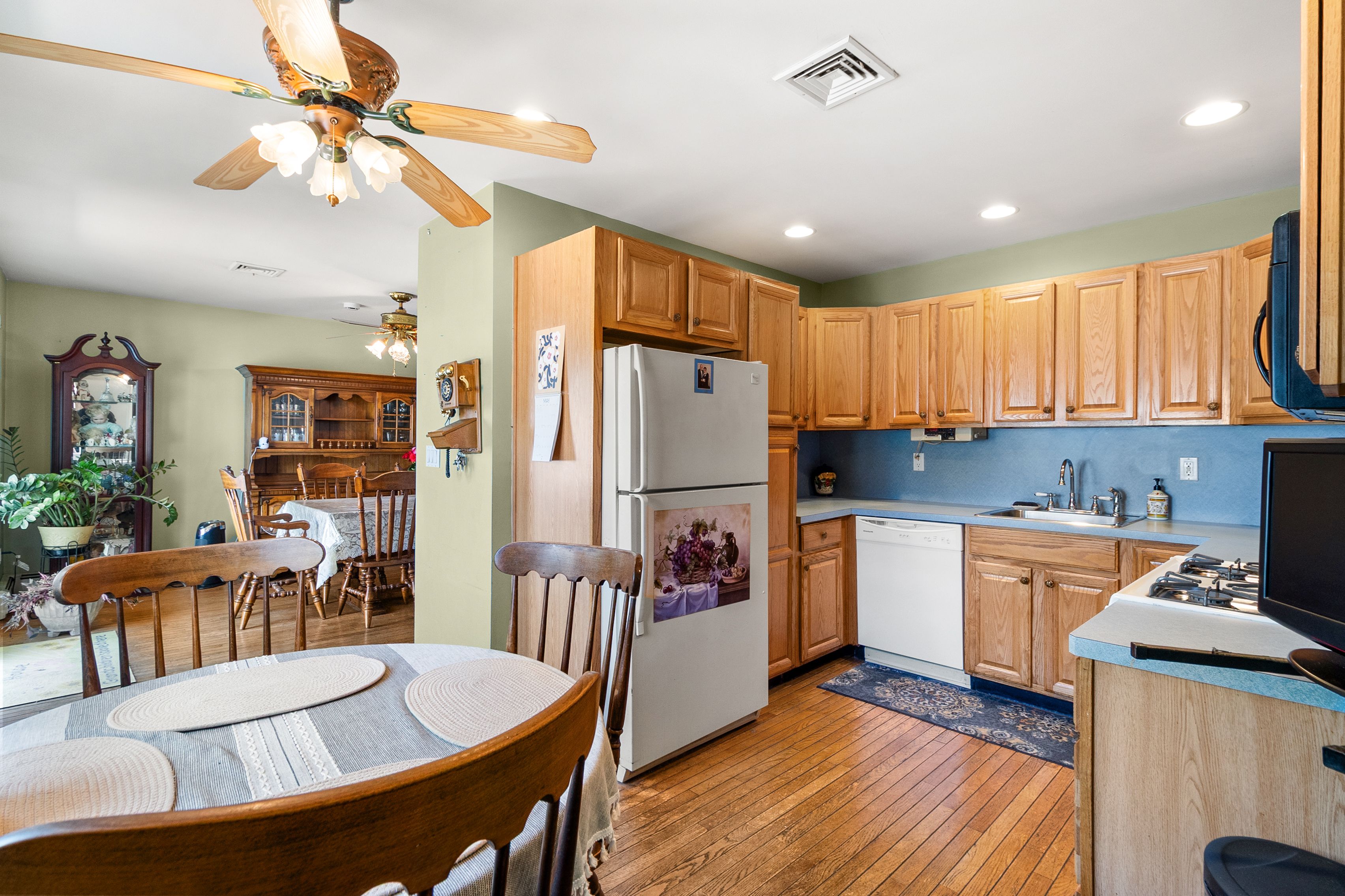  63 E Madison Street, East Islip, NY, 11730 - 物件實景